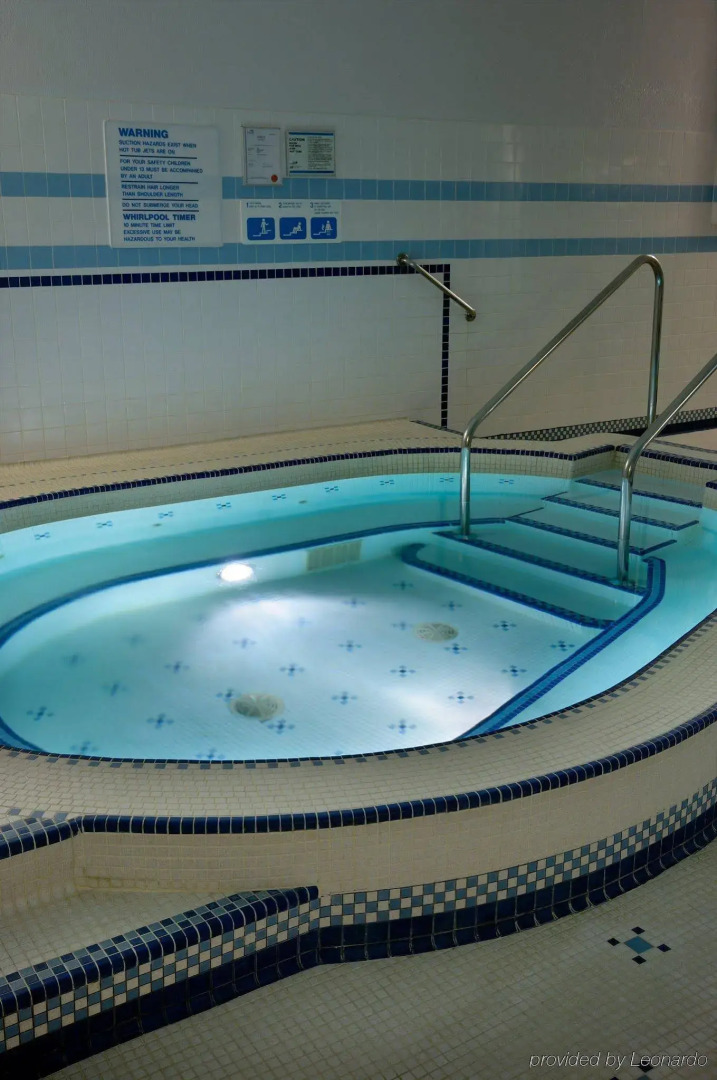 Royal Scot Hotel & Suites