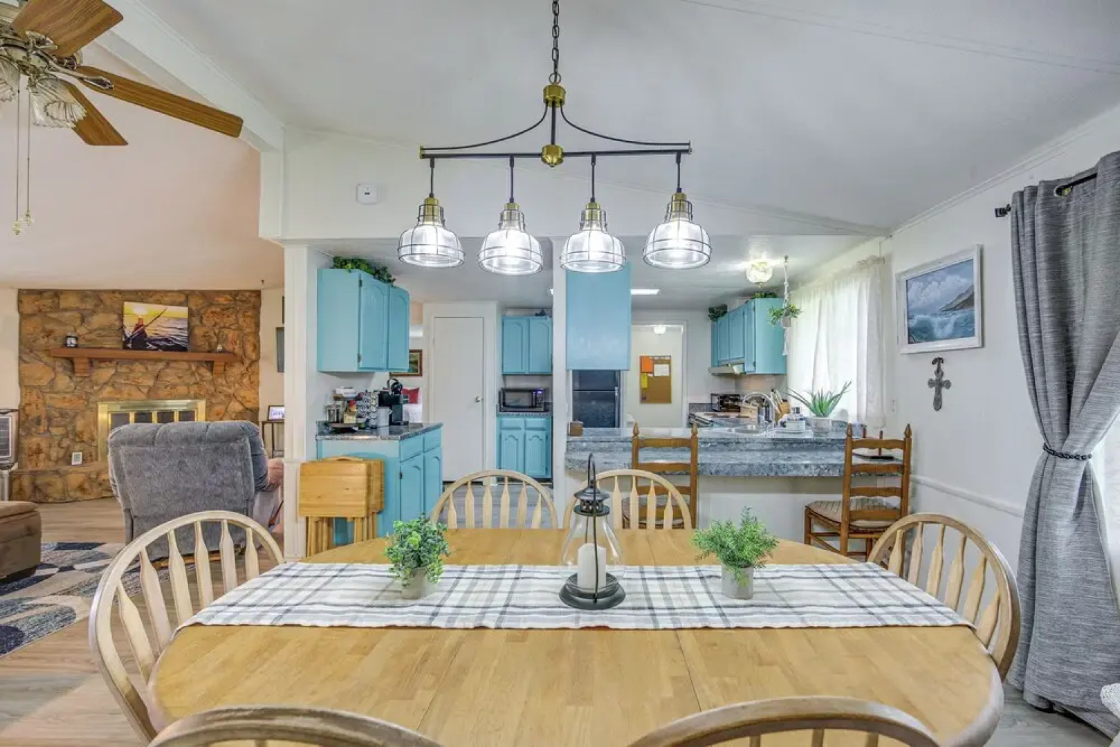 Lakefront Gun Barrel City Home w/ Dock & Deck