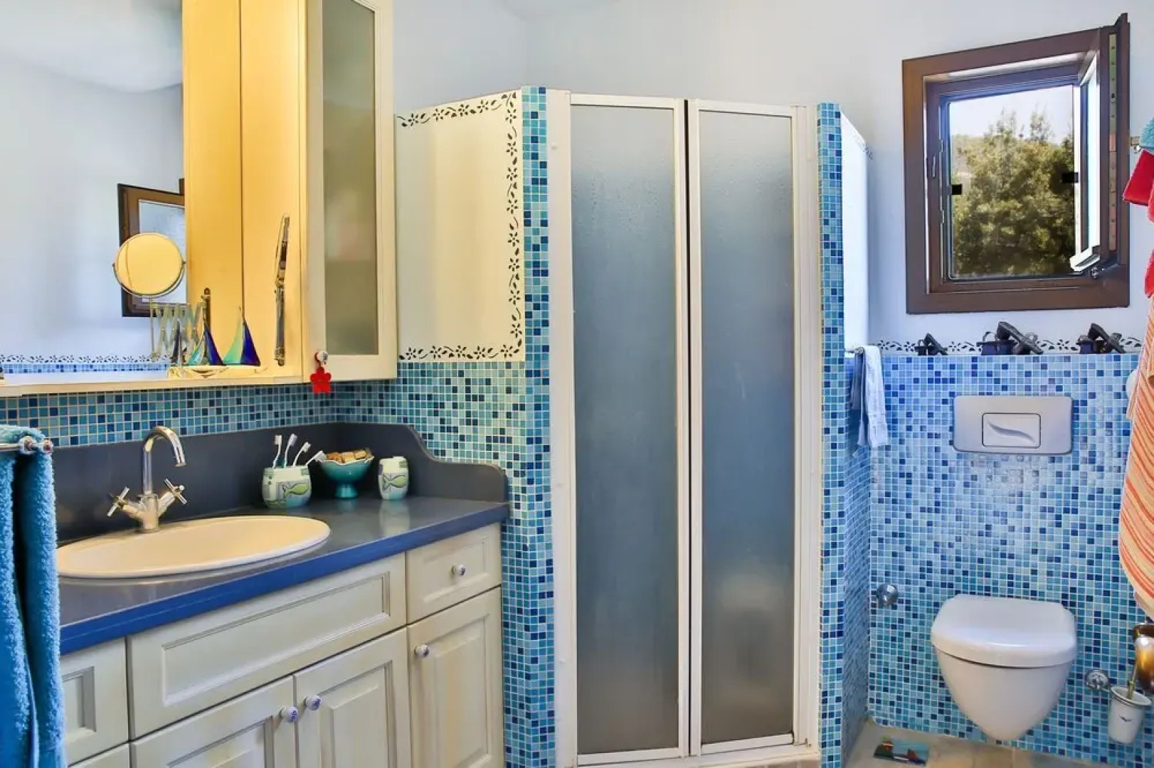 Important Group Villa Costa