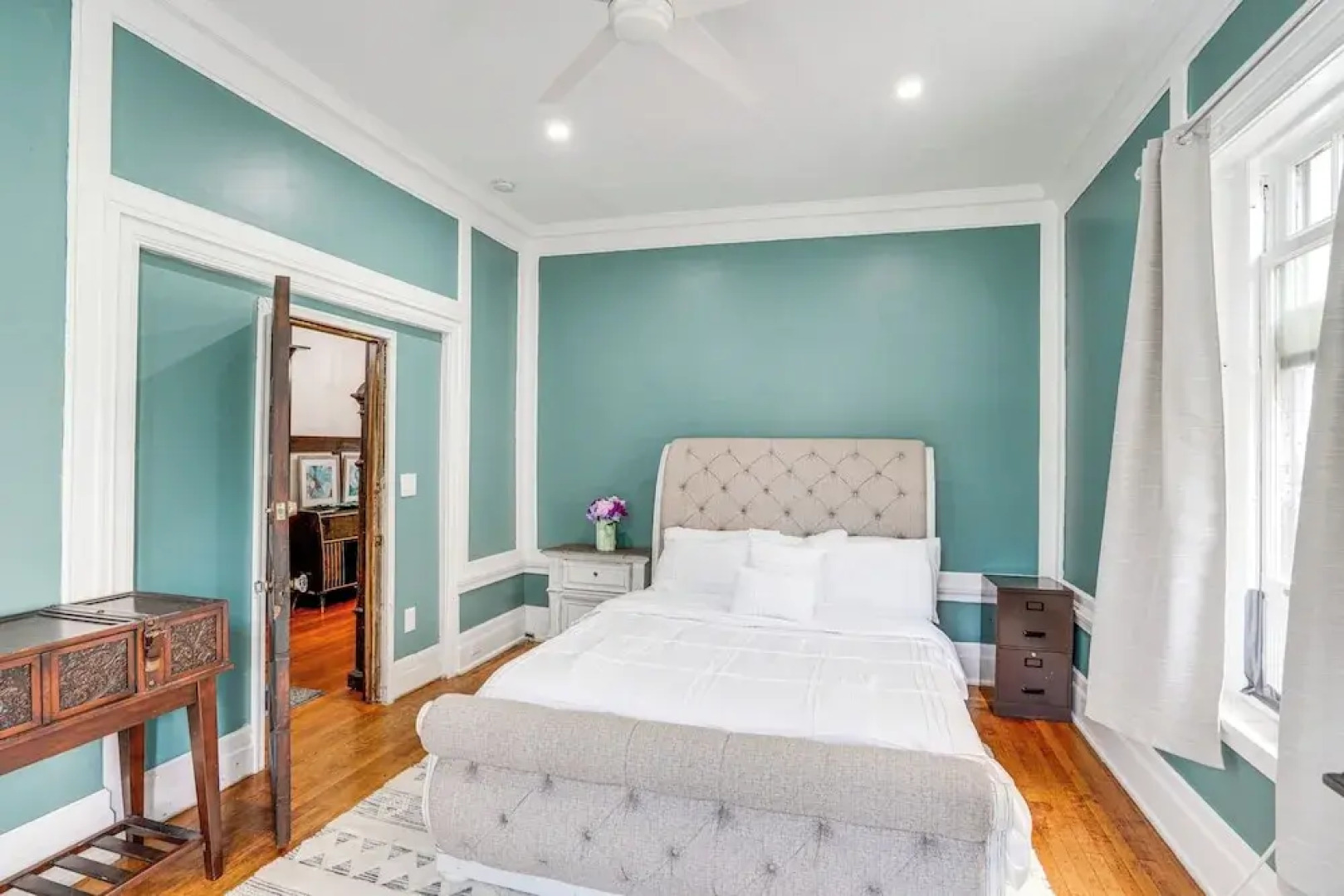 Walk to Nott Memorial: Studious Retreat Near Eats