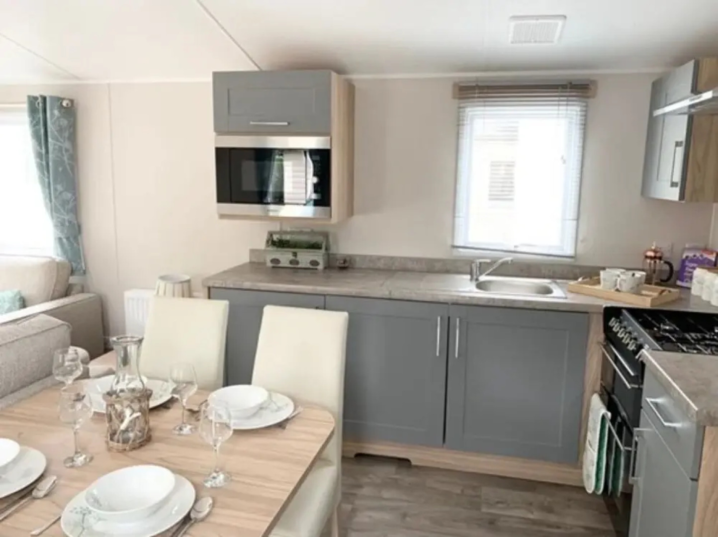 Exotic 3-bed Caravan at Newquay Holiday Park
