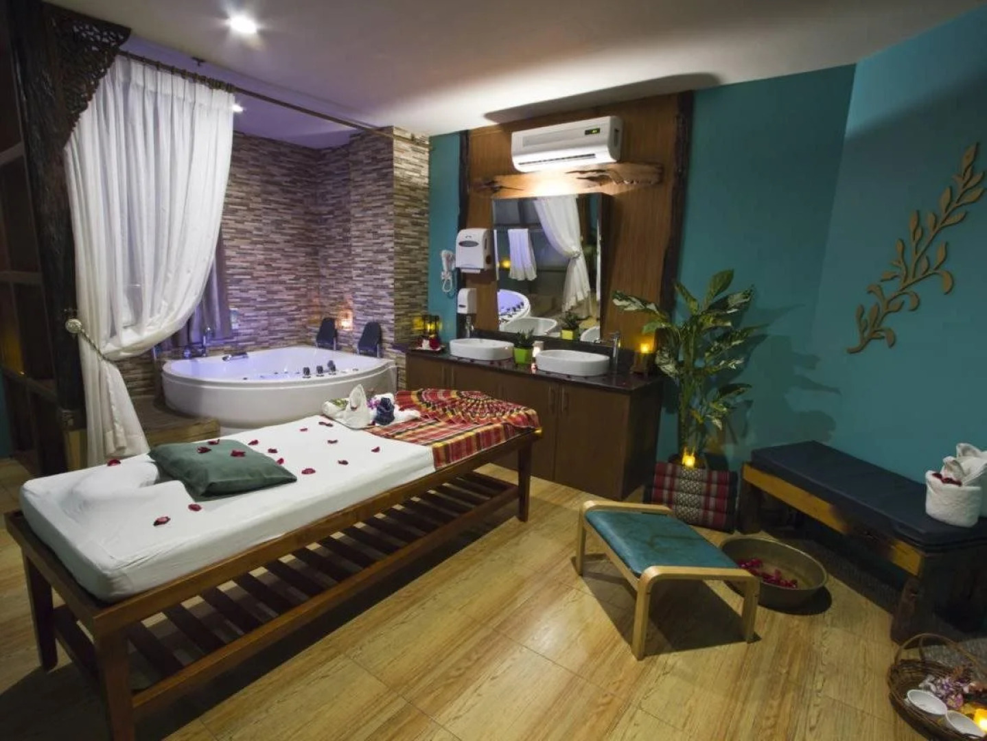 Skinetics Wellness Center Boutique Hotel