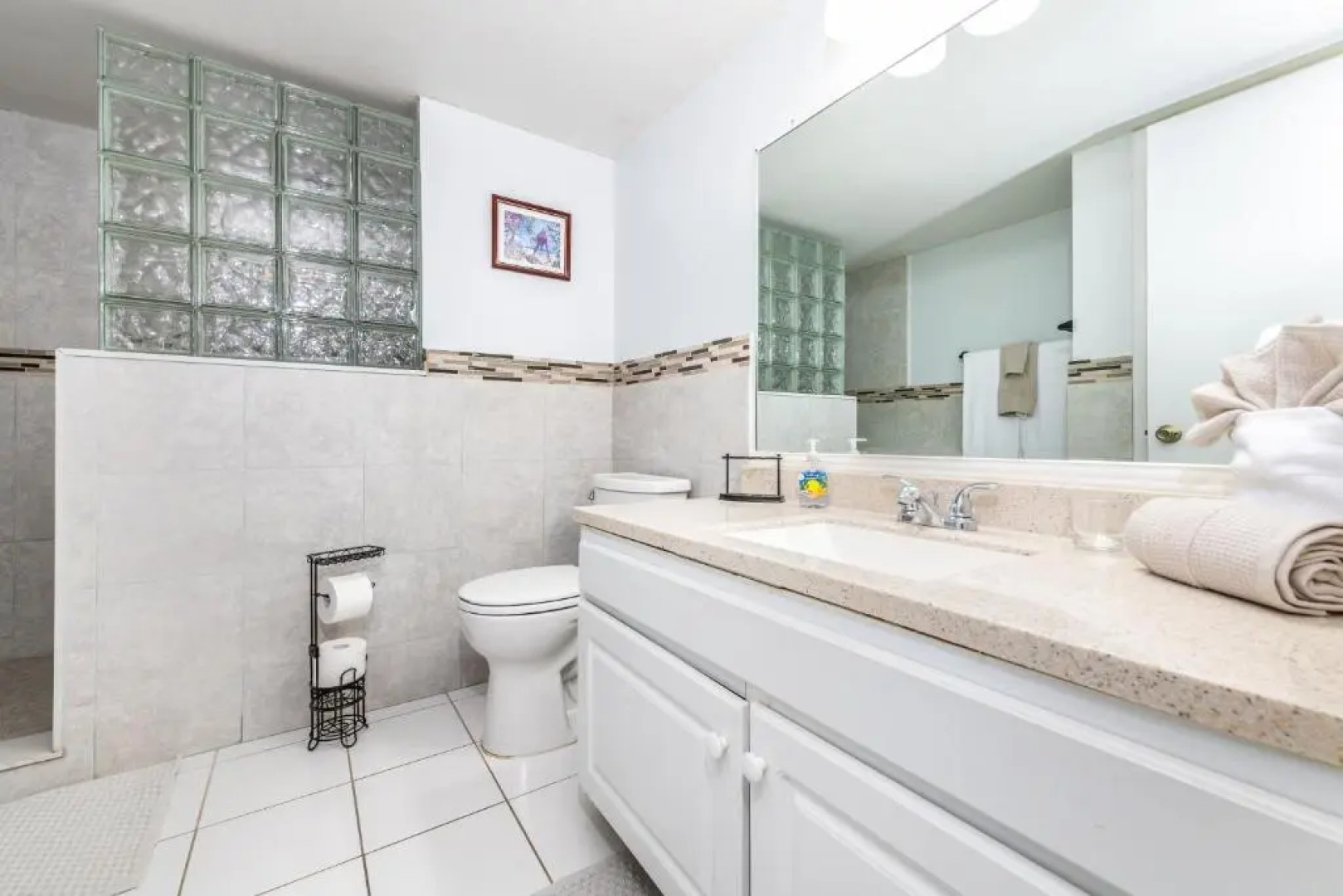 Lovely 2 Bedroom Beachfront Condo