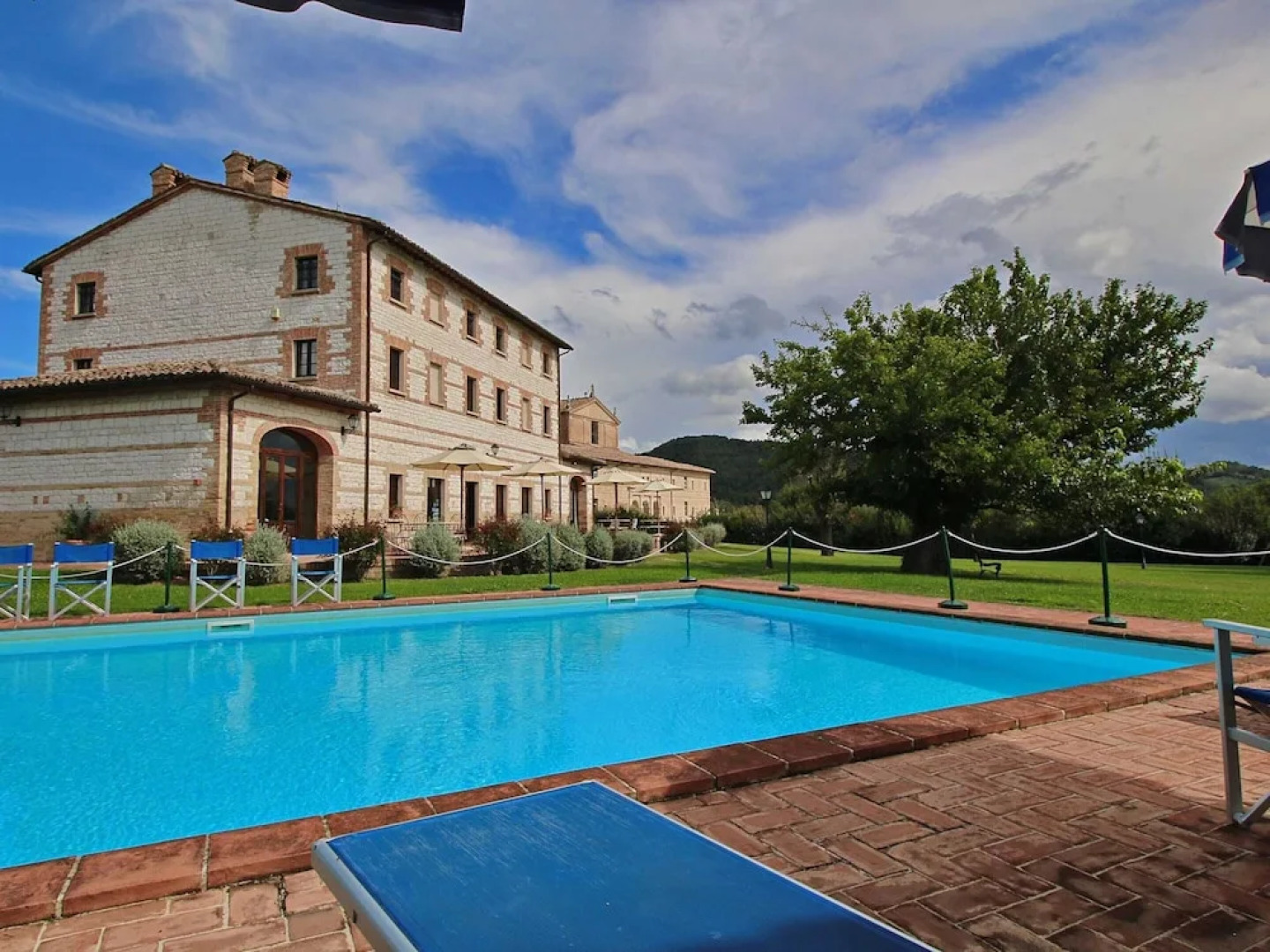Cottage in Urbania With Pool & Terrace