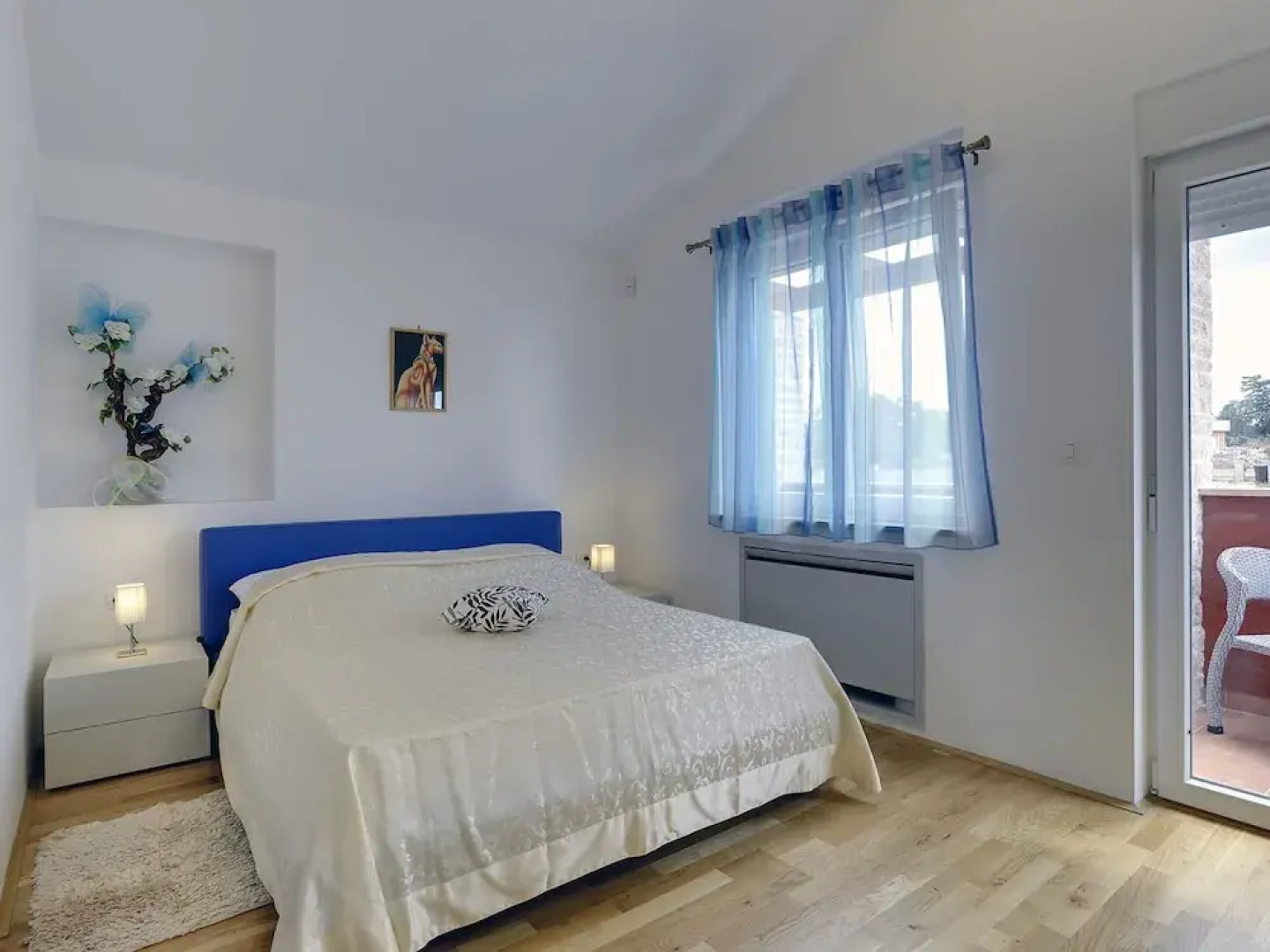 Modern Holiday Home With Pool in Bratulici