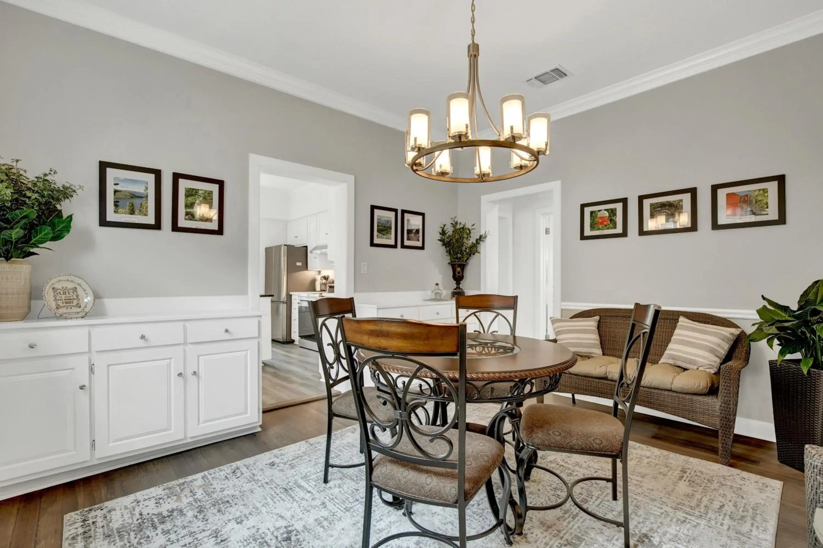 Awesome Haus With Gameroom, 4blks to Center of Town!