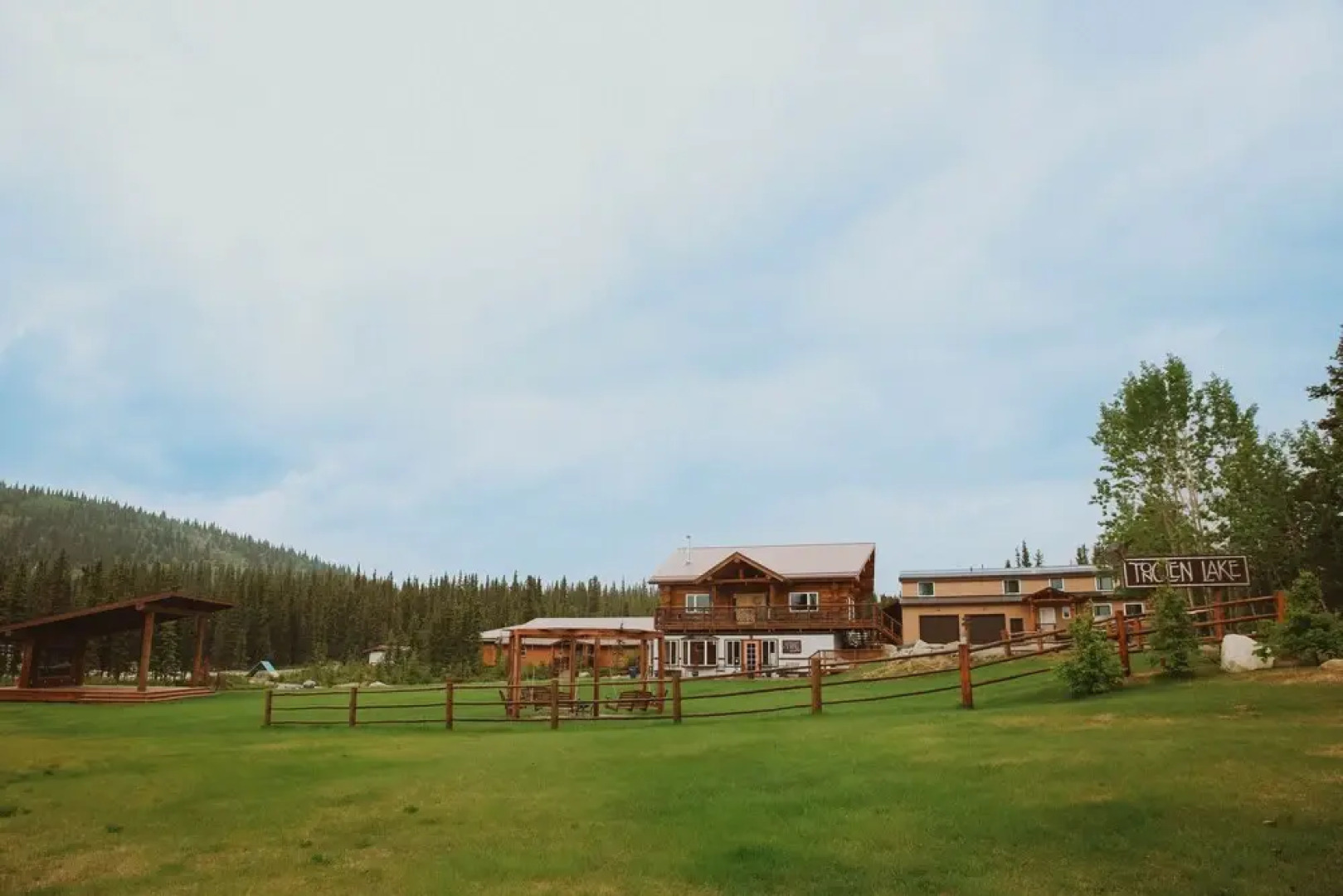 Tonglen Lake Lodge