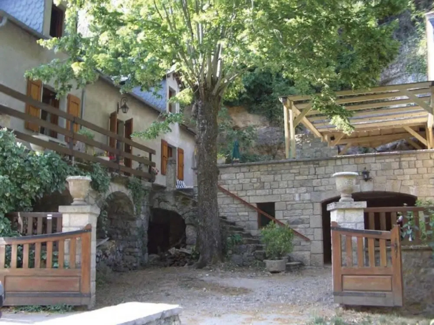 Villa With 4 Bedrooms In Saint-pierre-des-tripiers, With Wonderful Lake View, Private Pool, Furnished Garden - 41 Km From The Slopes