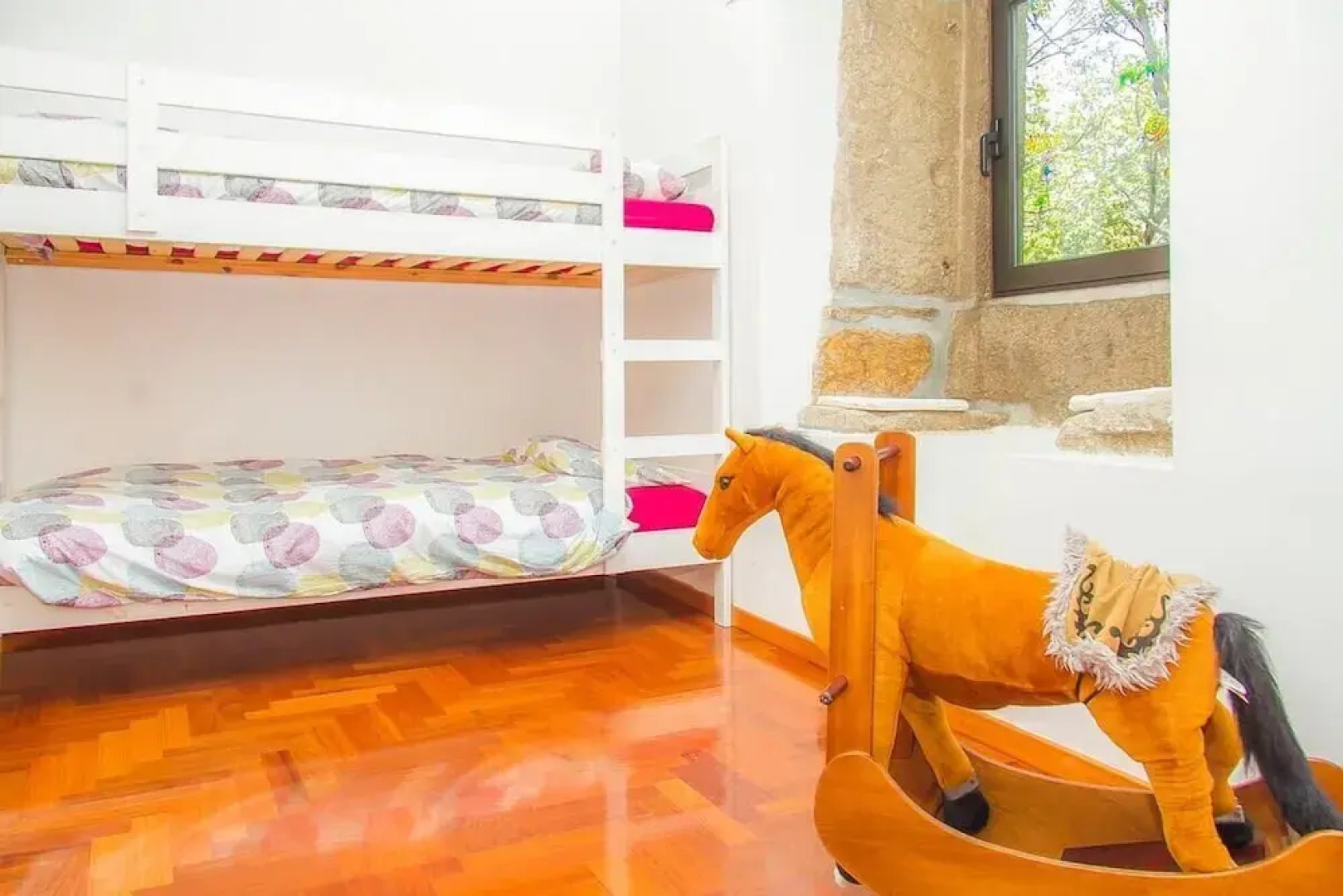 Liiiving in Caminha Oak Tree Chill House