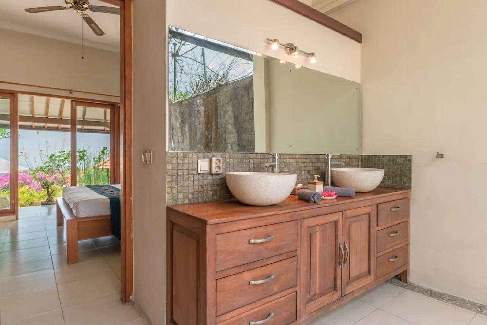 Villa Lotus Kayuputih