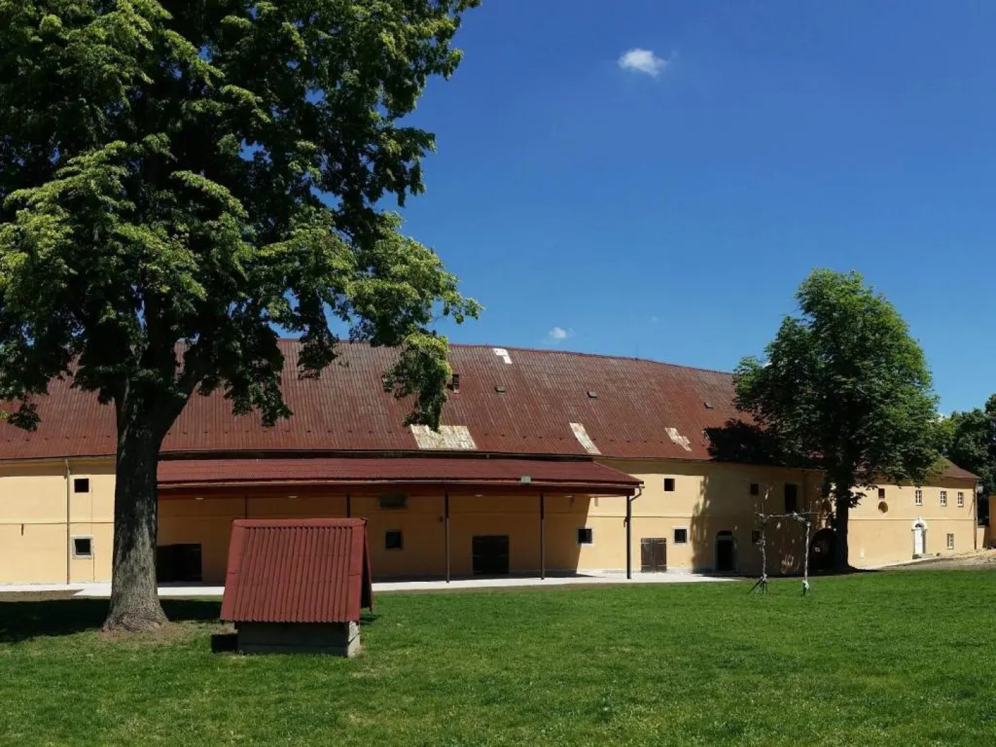 Zámecký Dvůr Černousy