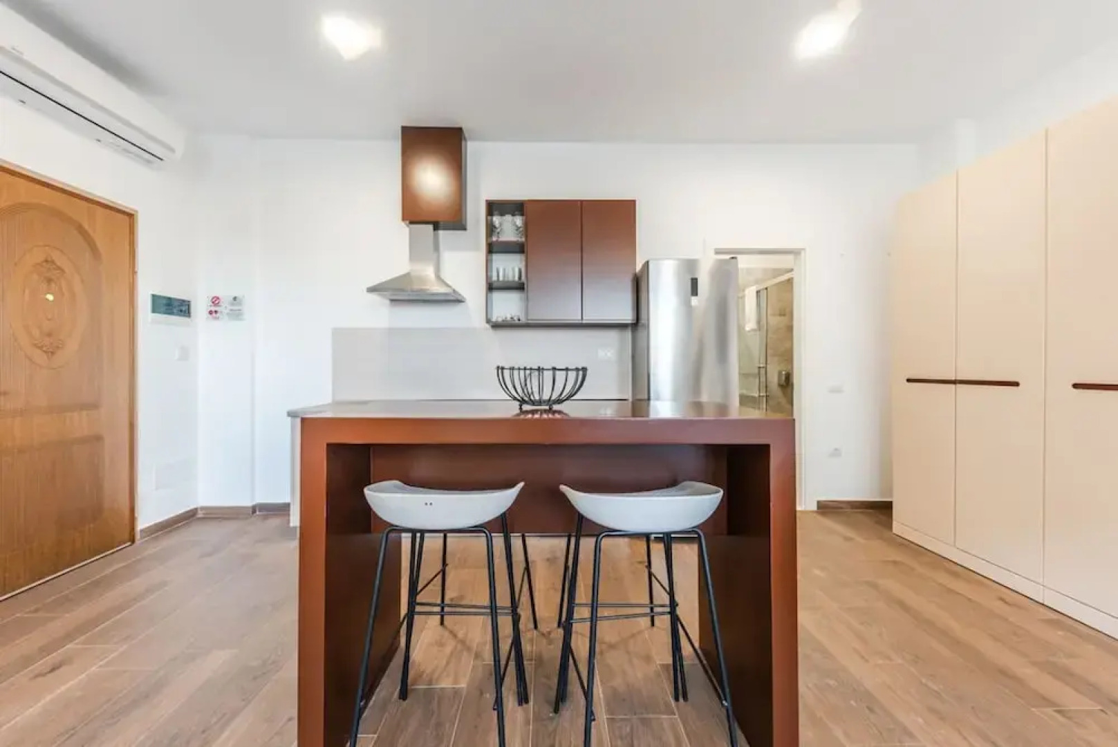 Modern Studio by the Beach - Orkidea