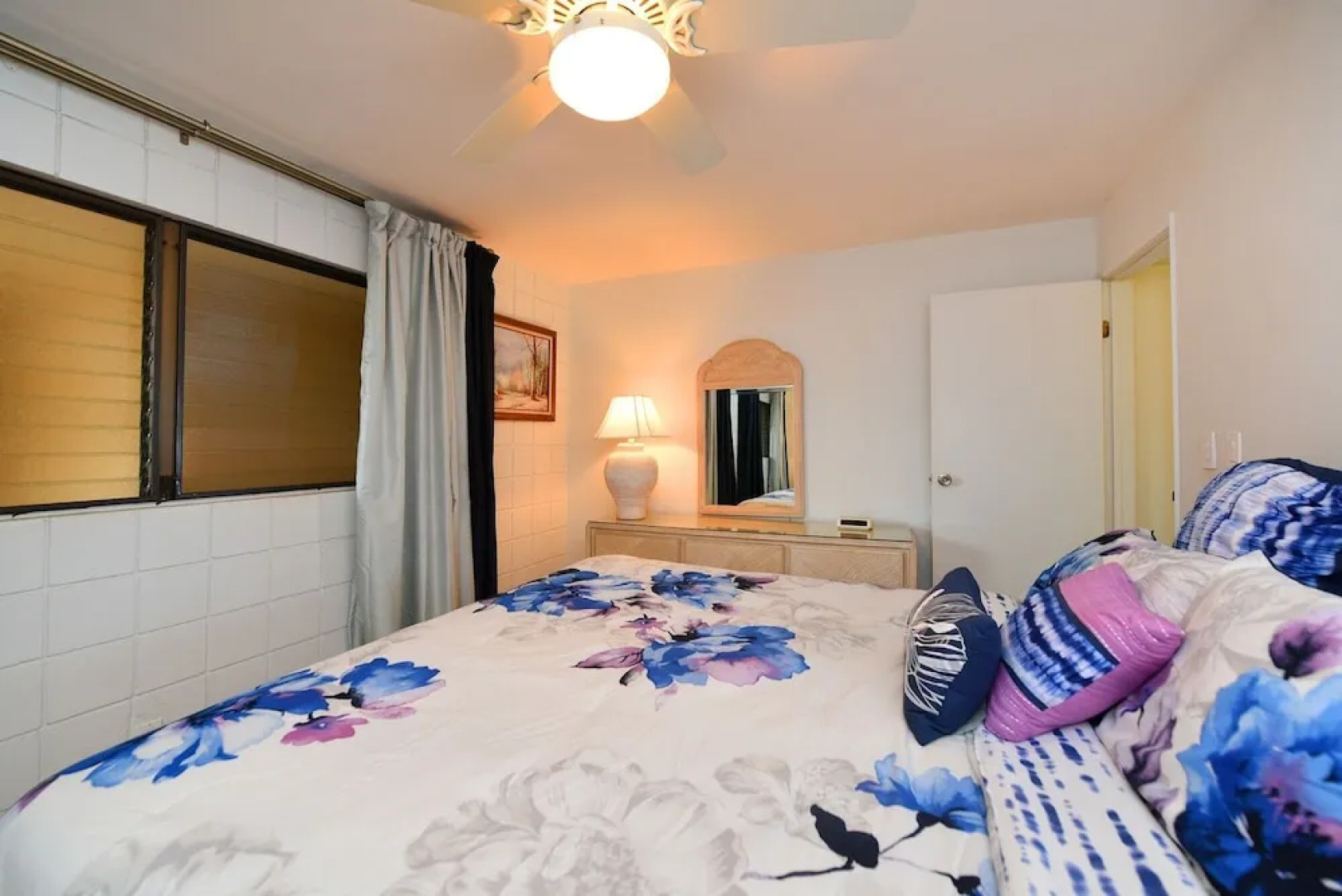 Valley Isle #905 1 Bedroom Condo by RedAwning