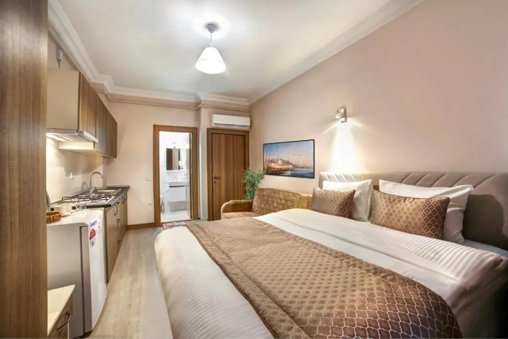 Seven Roses Apart Hotel