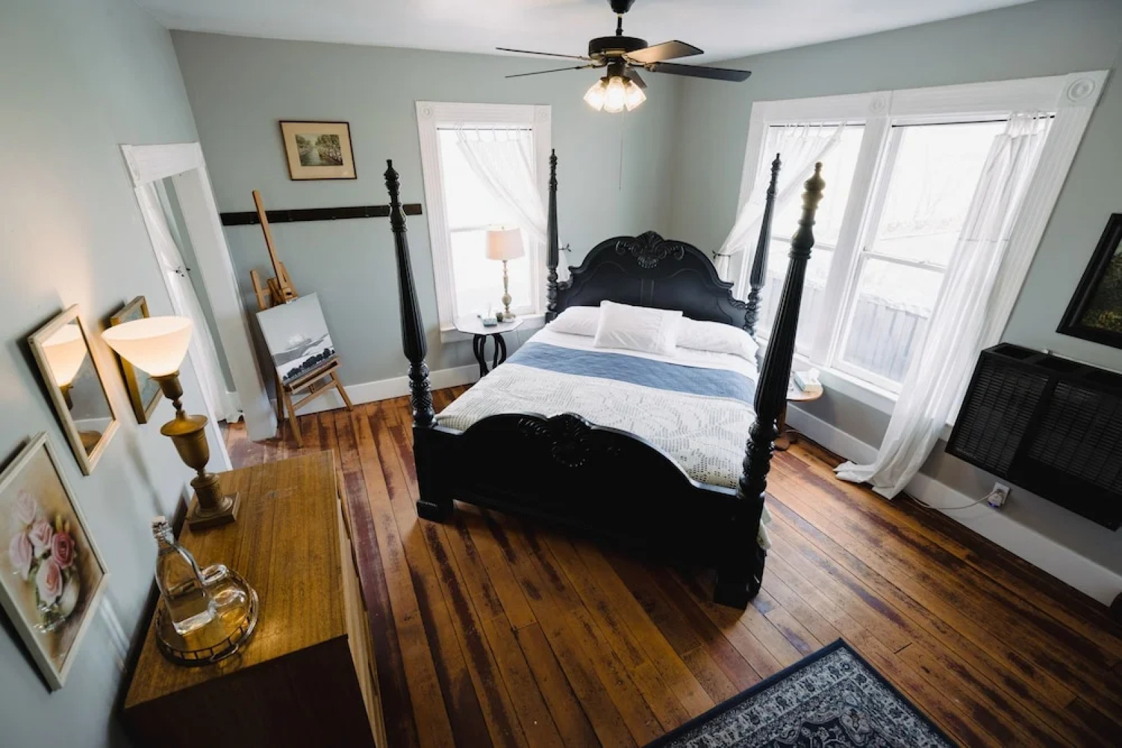 The Gilded Drifter Inn