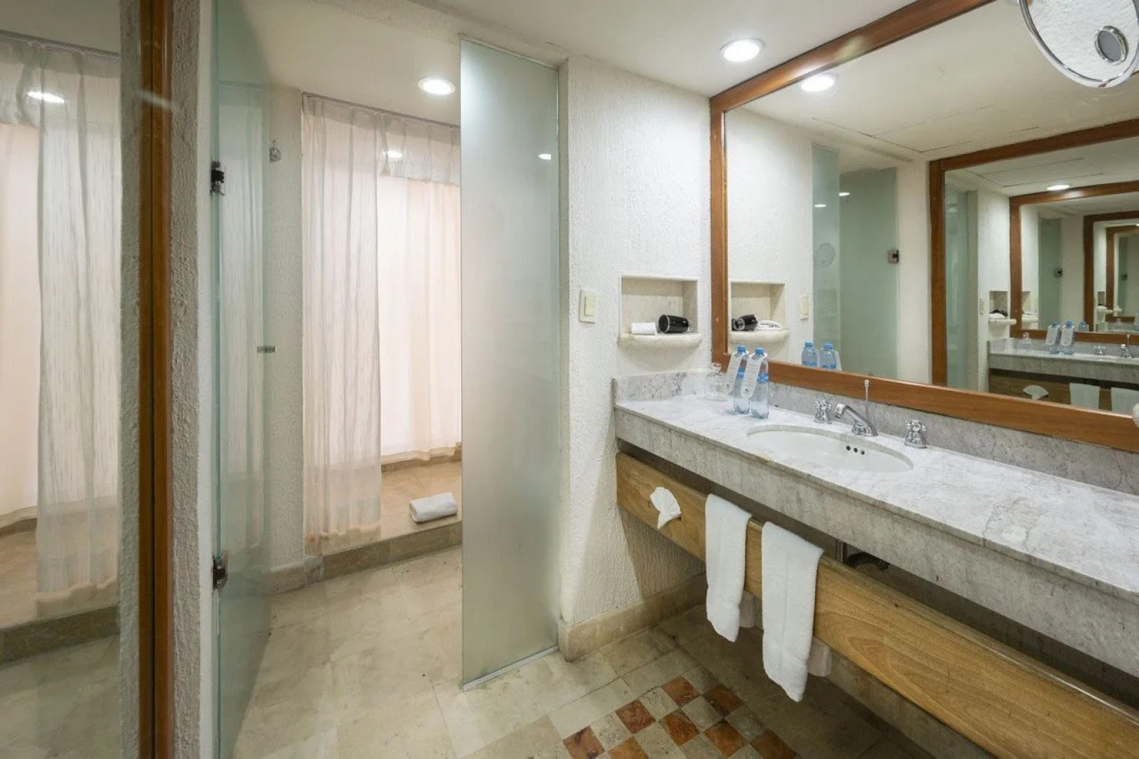 PA Beach Club & Hotel