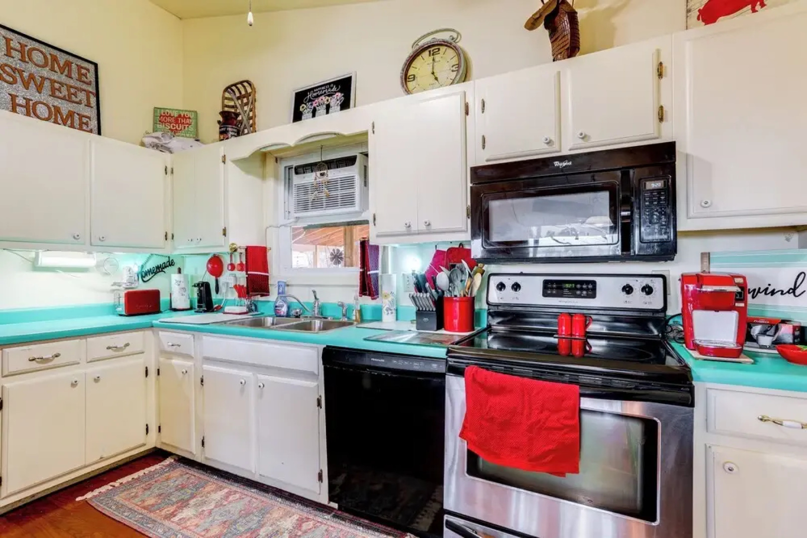 'the Treehouse' in Cherokee Village: Deck & Views