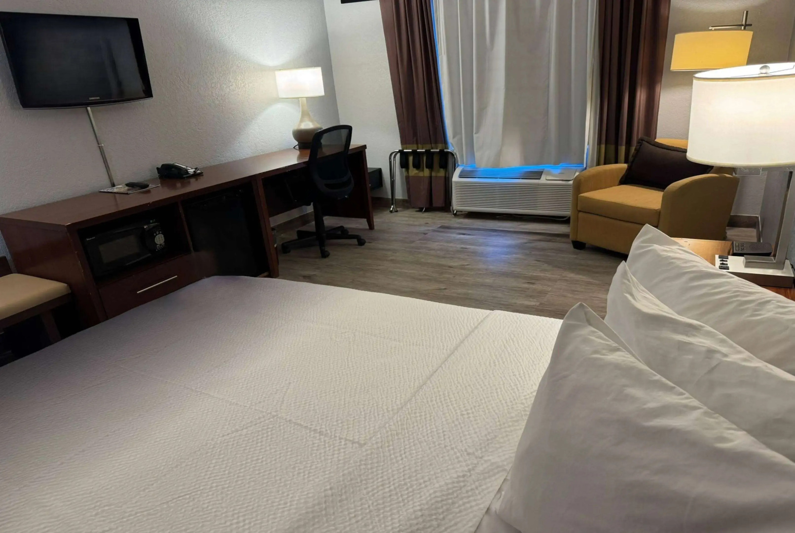 Super 8 by Wyndham Bloomington/Airport