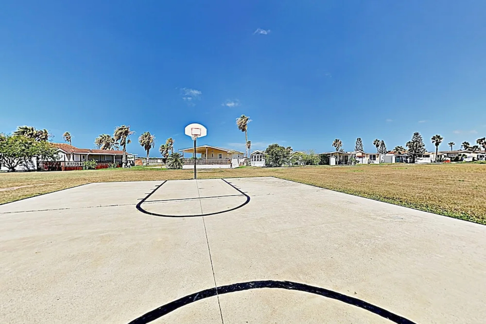 Bayside Getaway: Pools, Tennis, Golf, Private Dock 1 Bedroom Home