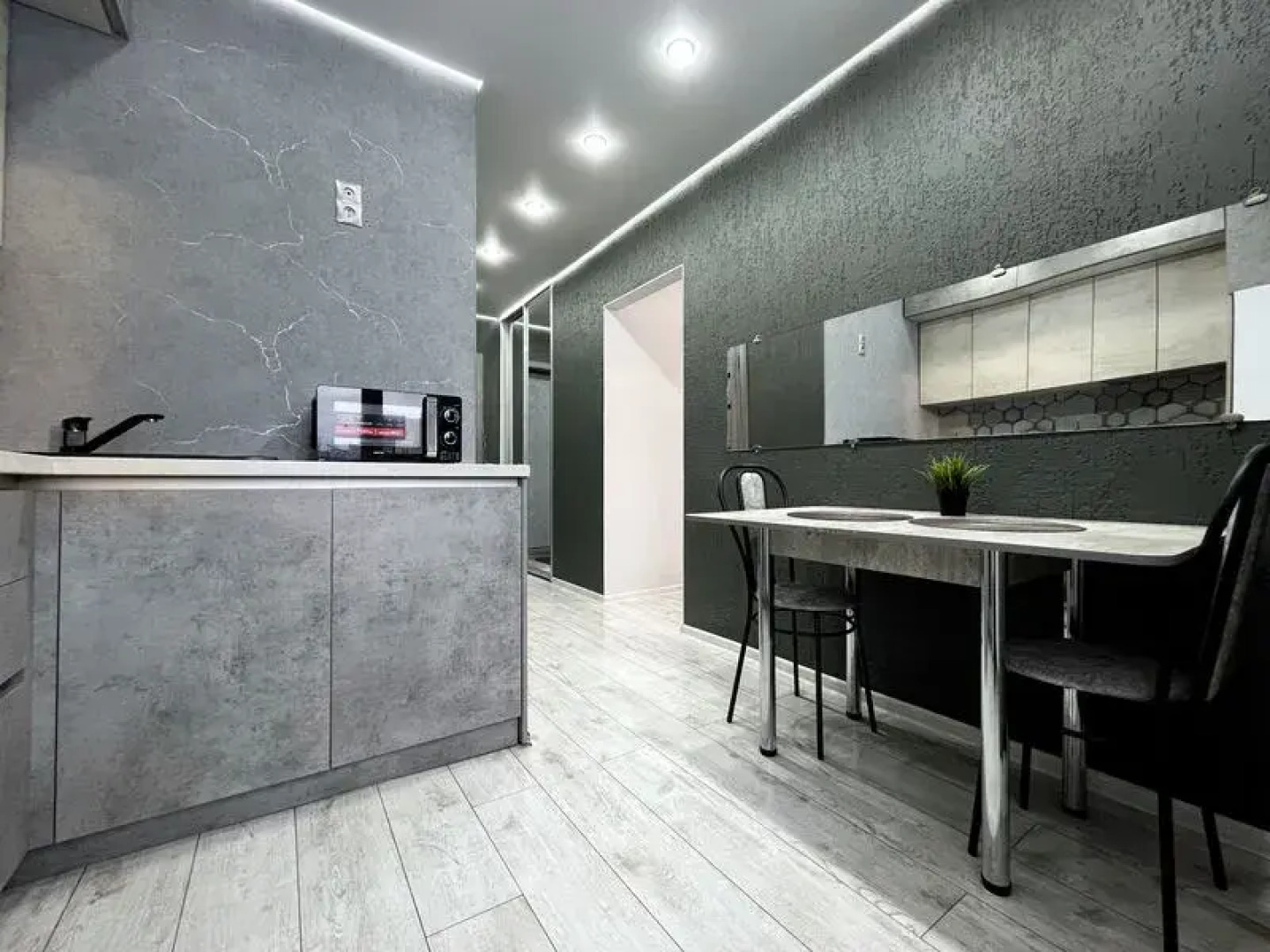 Апартаменты Статус на ул. Молодежная, д. 12, кв. 53