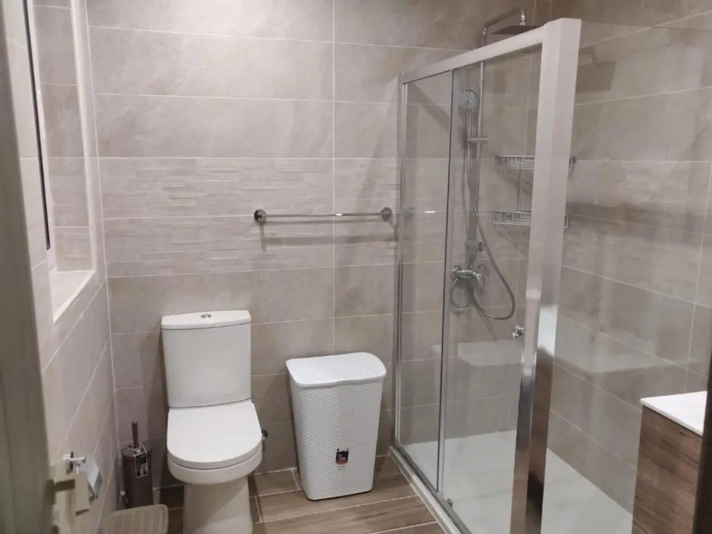 Wileg 4B Luxury Two Bedroom Apartment with Shared Swimming Pool.