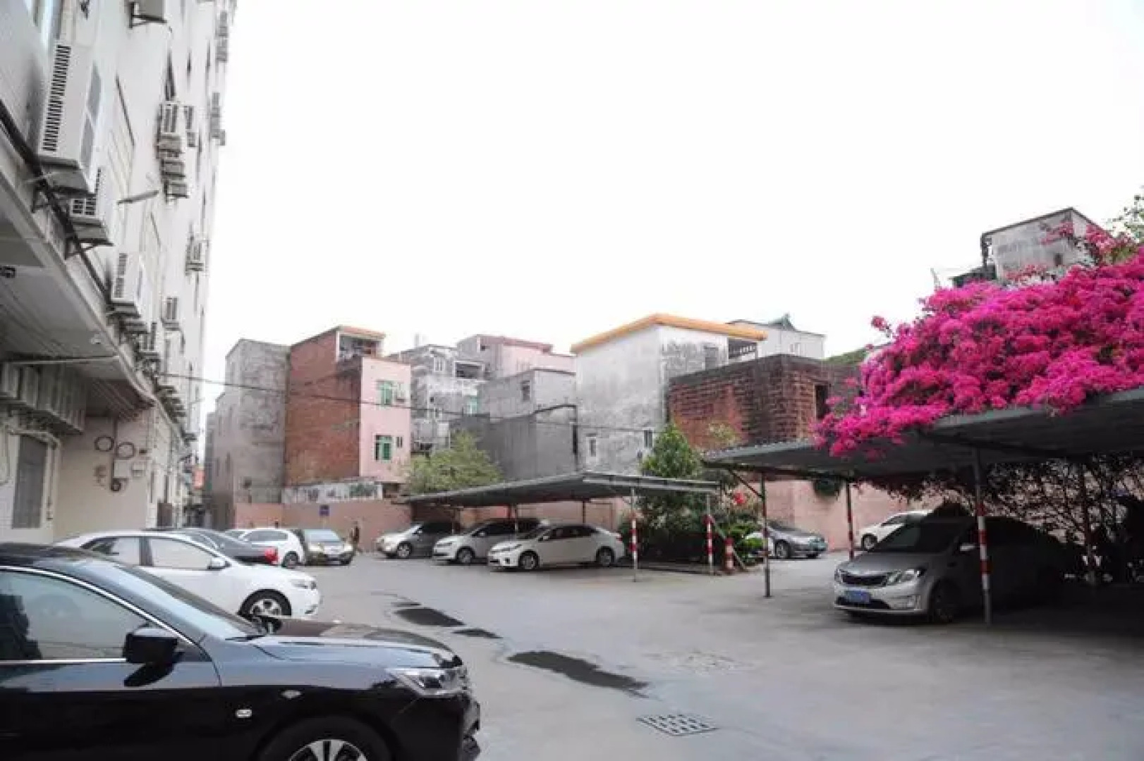 PAI Hotels·Yangjiang Walmart Bus Terminal