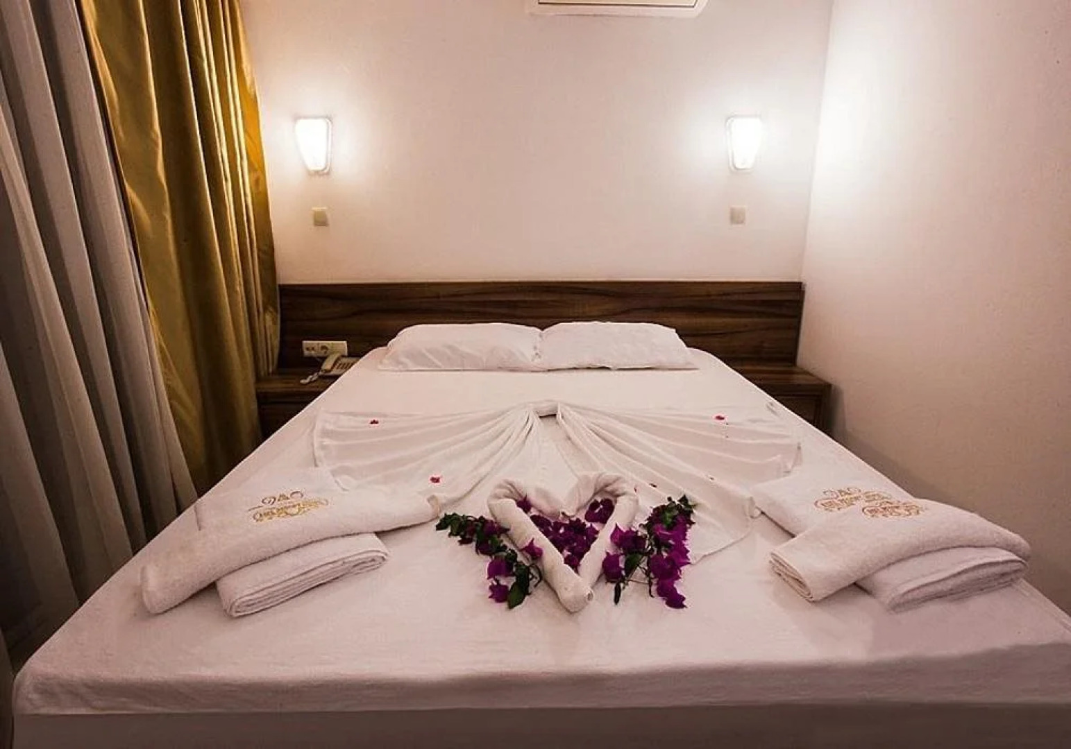 Monna Roza Beach Resort Hotel