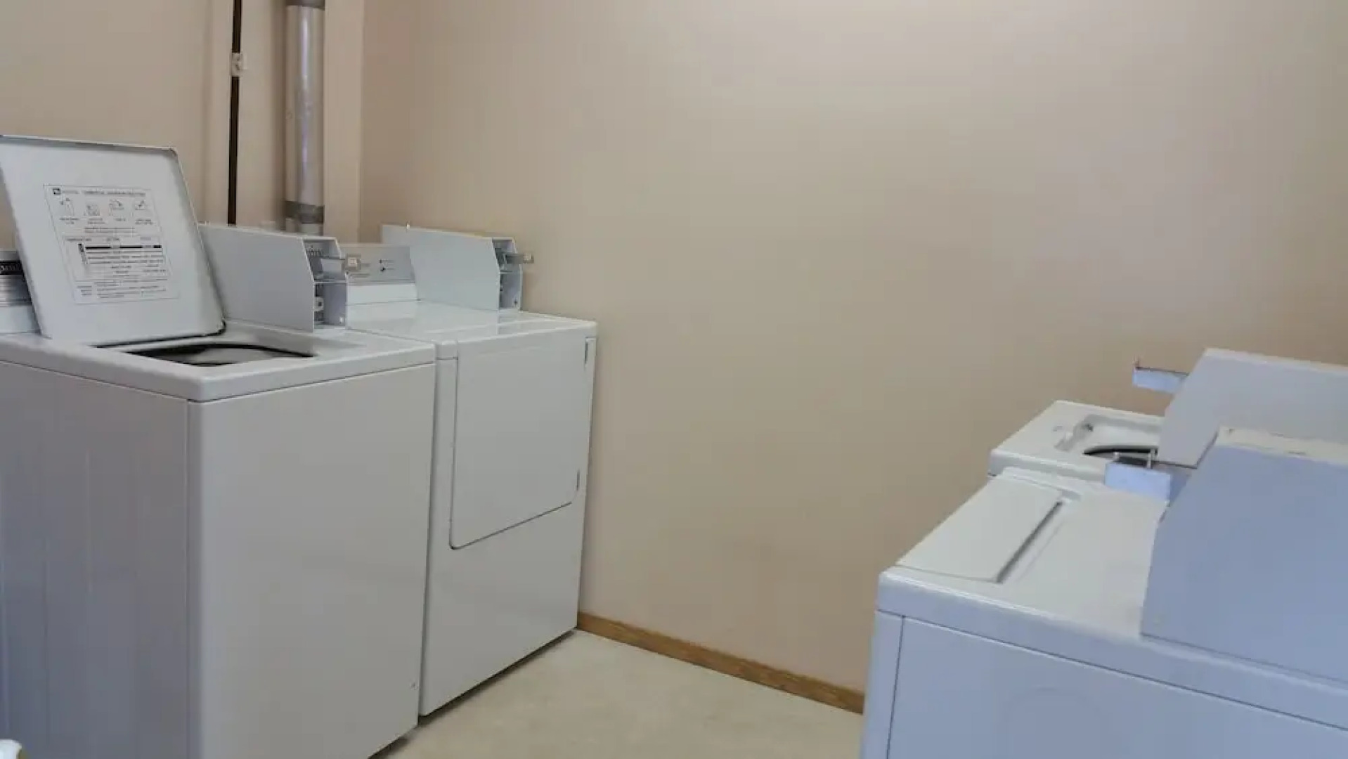 Athabasca Lodge Motel