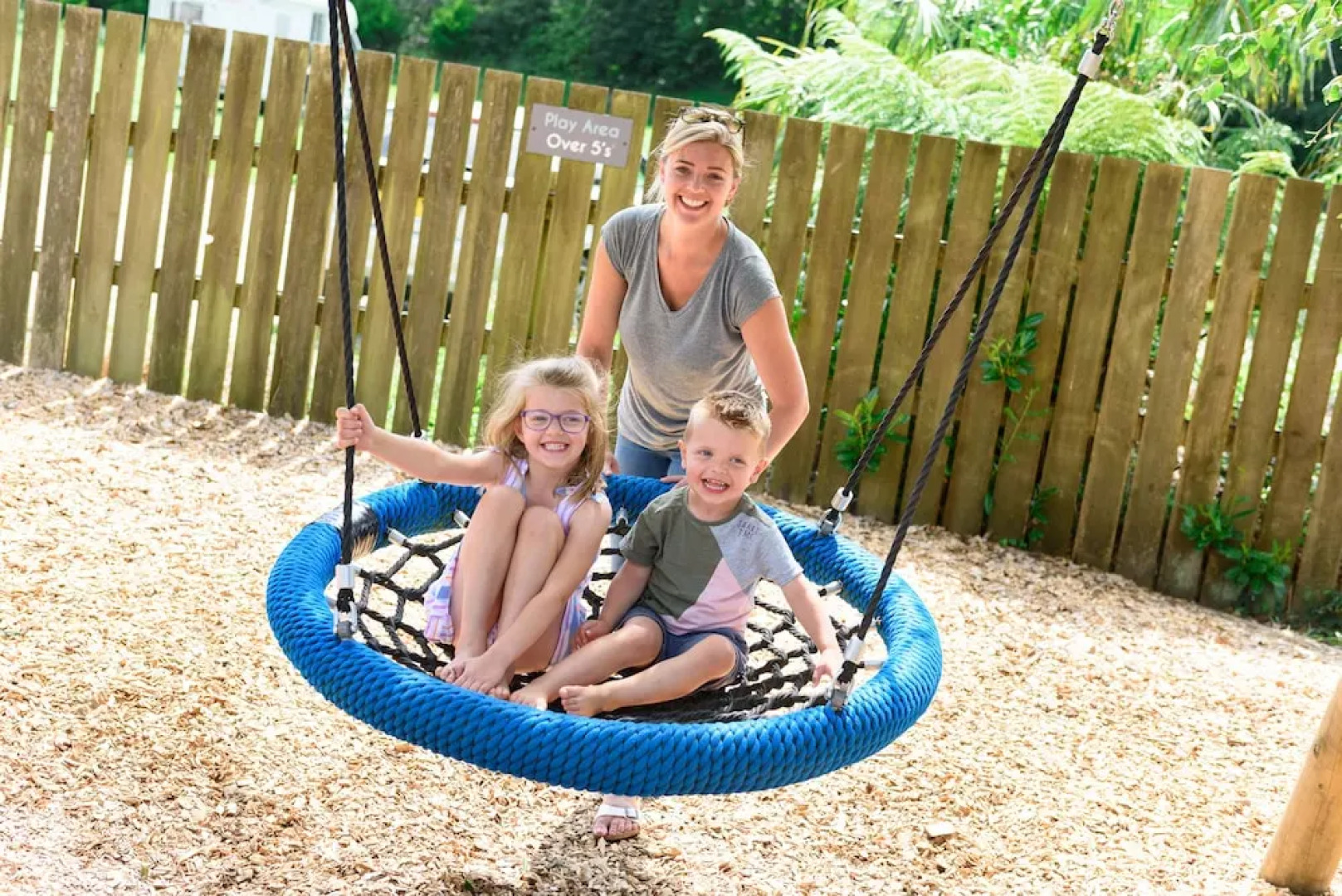 The Britannia Inn & Waves Restaurant