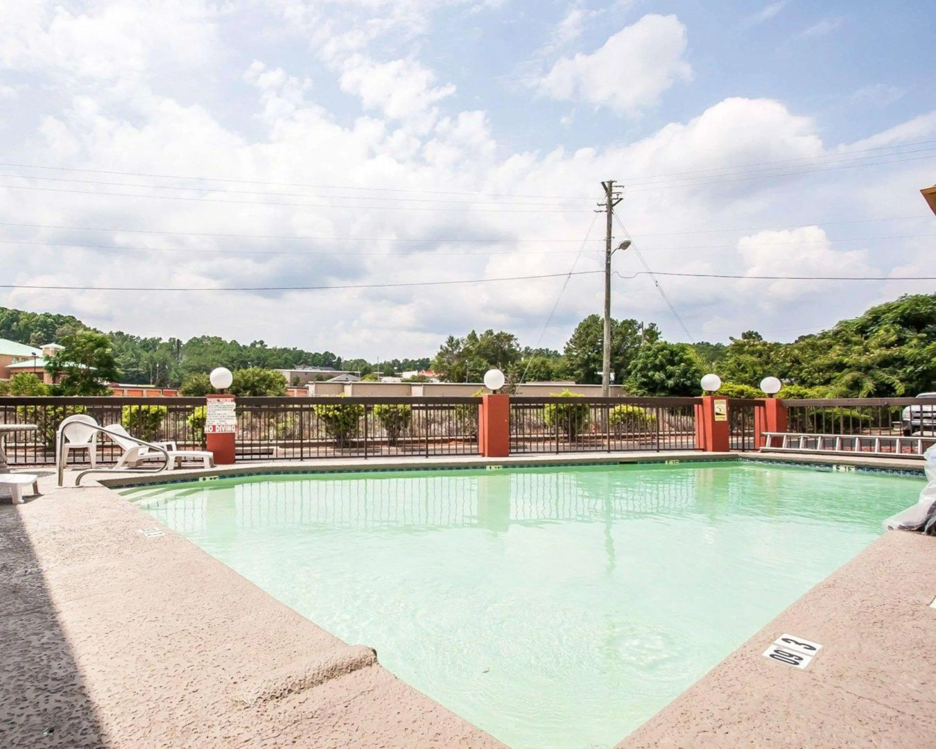 Econo Lodge Inn & Suites I-20, exit 73