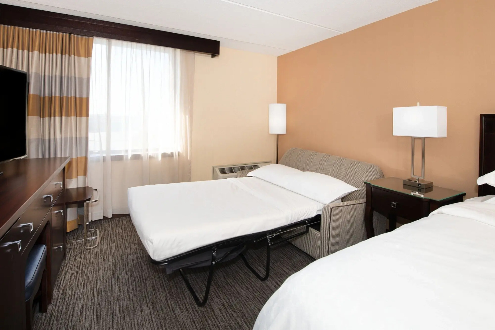 Sheraton Milwaukee Brookfield Hotel