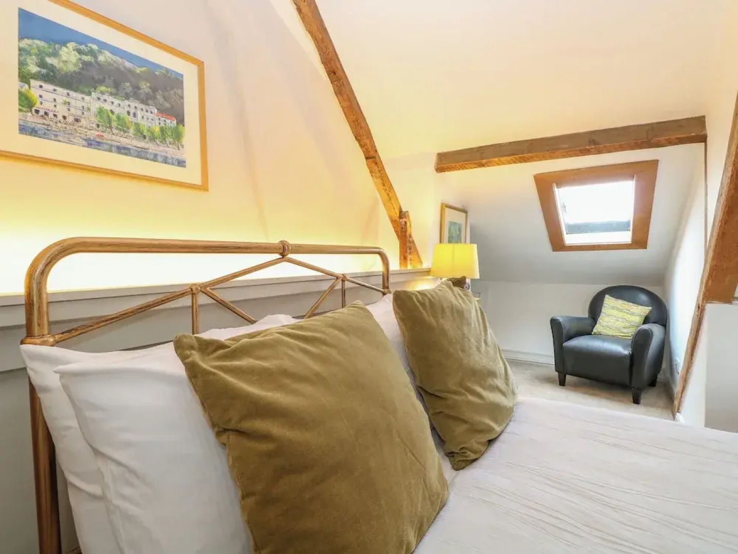 Apartment 4 Chameleon House