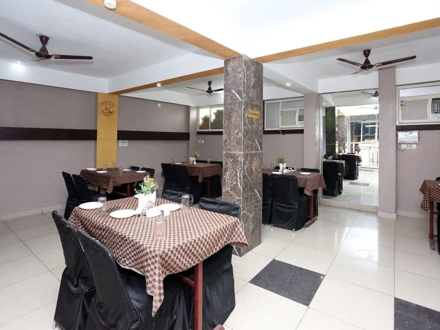 OYO 10137 Hotel Vaishnavi