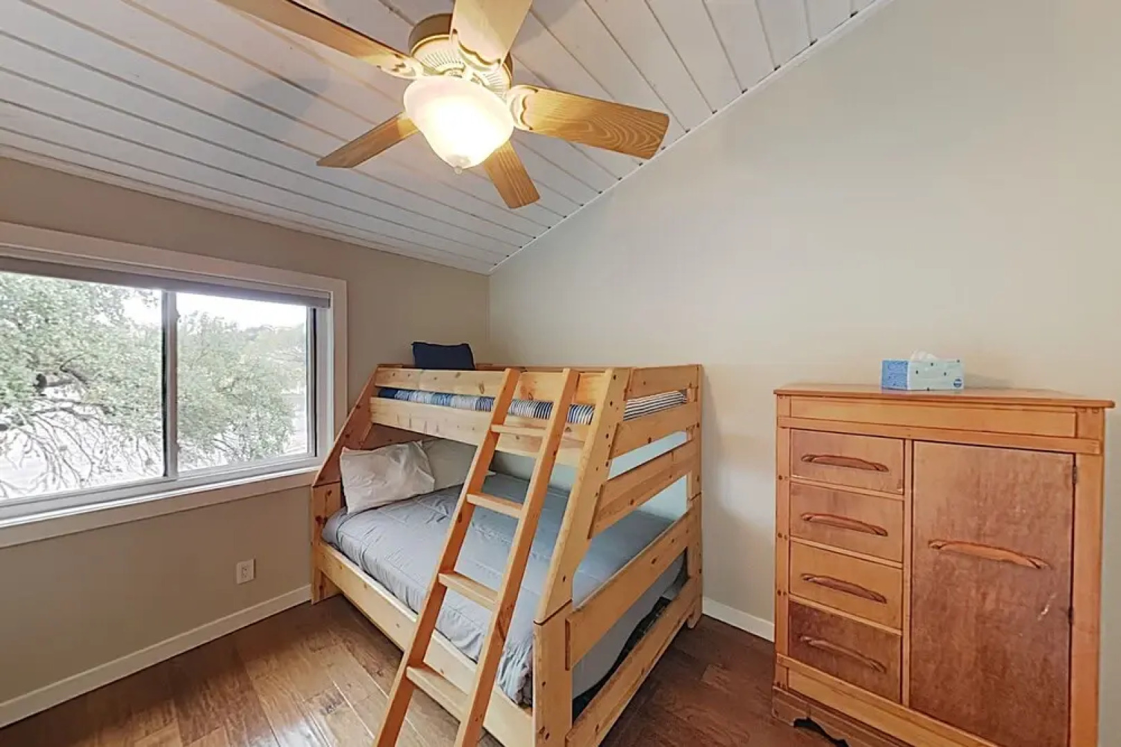 3BR 2BA Lake Travis Waterfront with Boat Launch by RedAwning