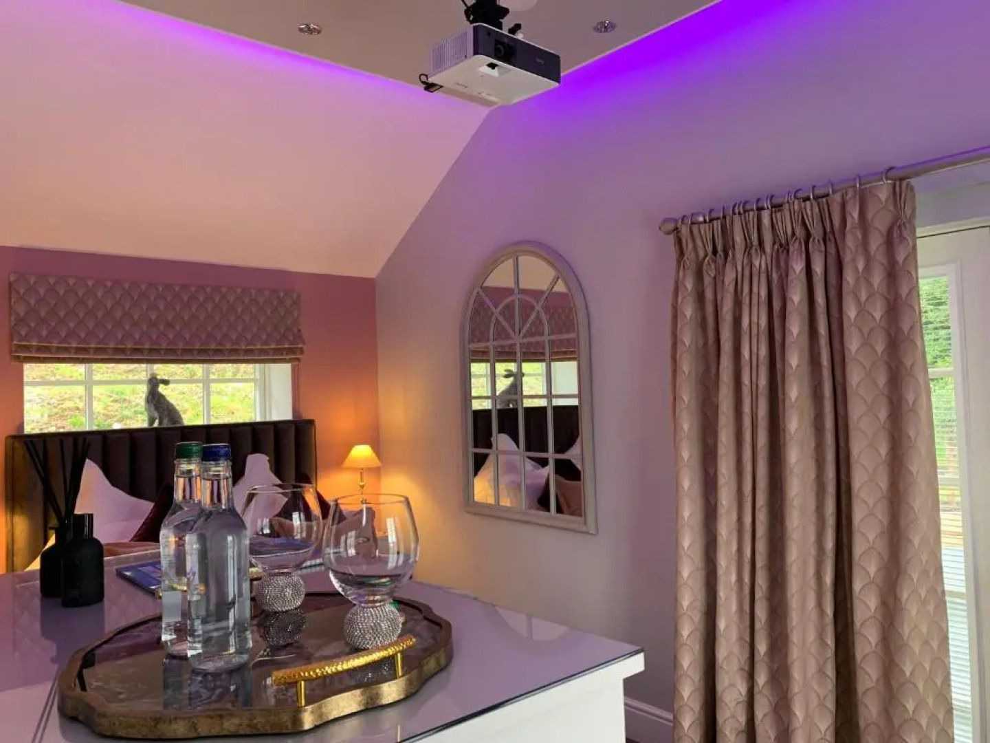 Little Fox Lodge Hideaway Glencoe - 5 Star with Hot Tub overlooking Loch Linnhe