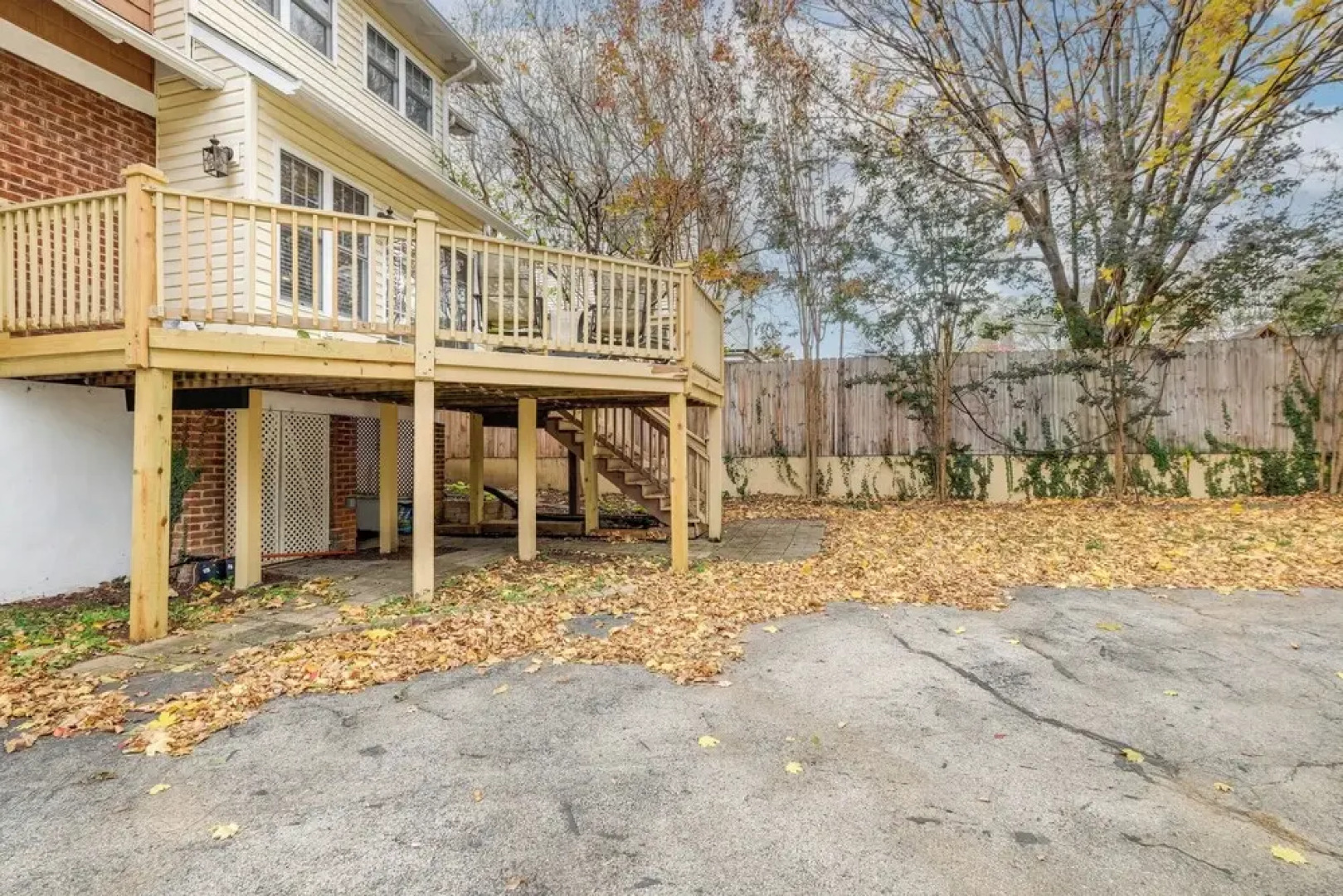Walk to The Grandin Theatre: Roanoke Unit w/ Yard!