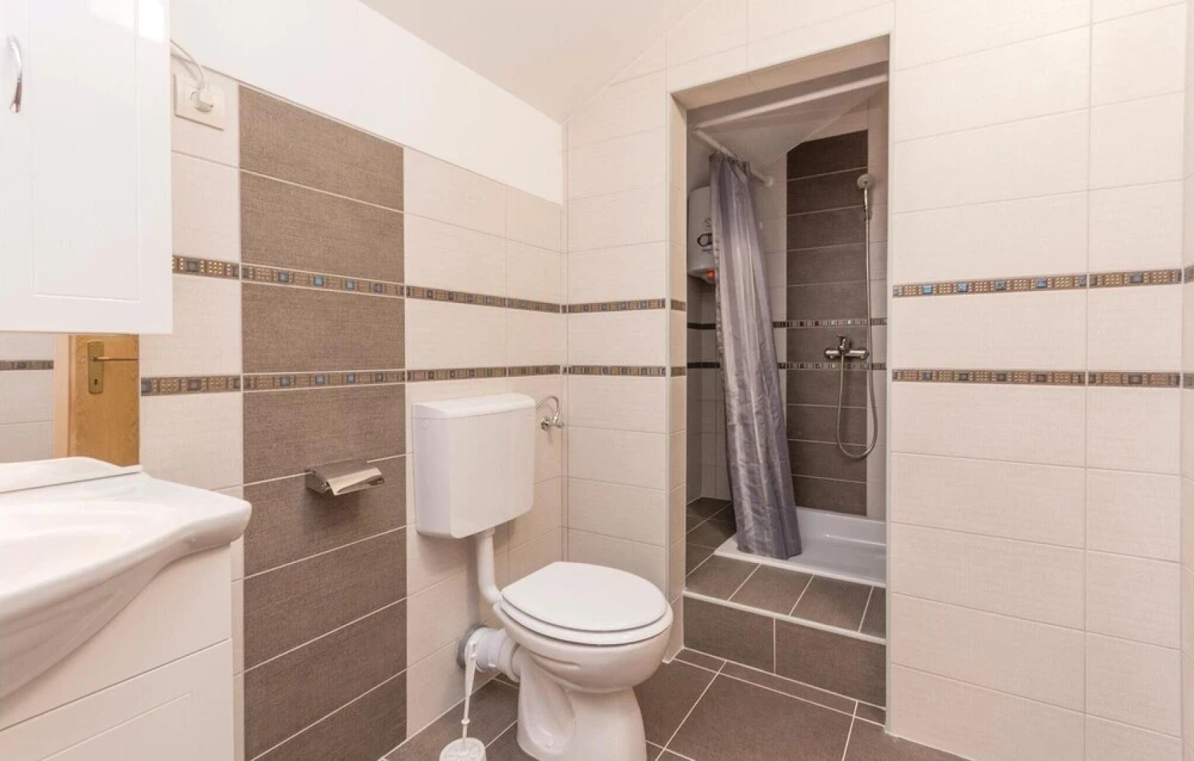 Amazing Home in Lisicic With 4 Bedrooms, Wifi and Outdoor Swimming Pool