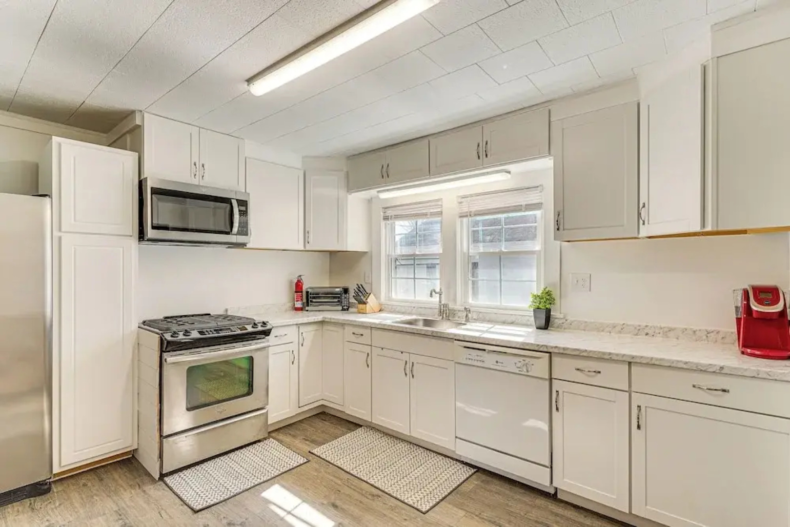 Close to Shops, Eats & Hospital: Roxboro Retreat