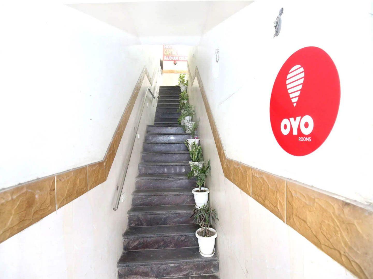 OYO Rooms Sector 22 Mobile Market