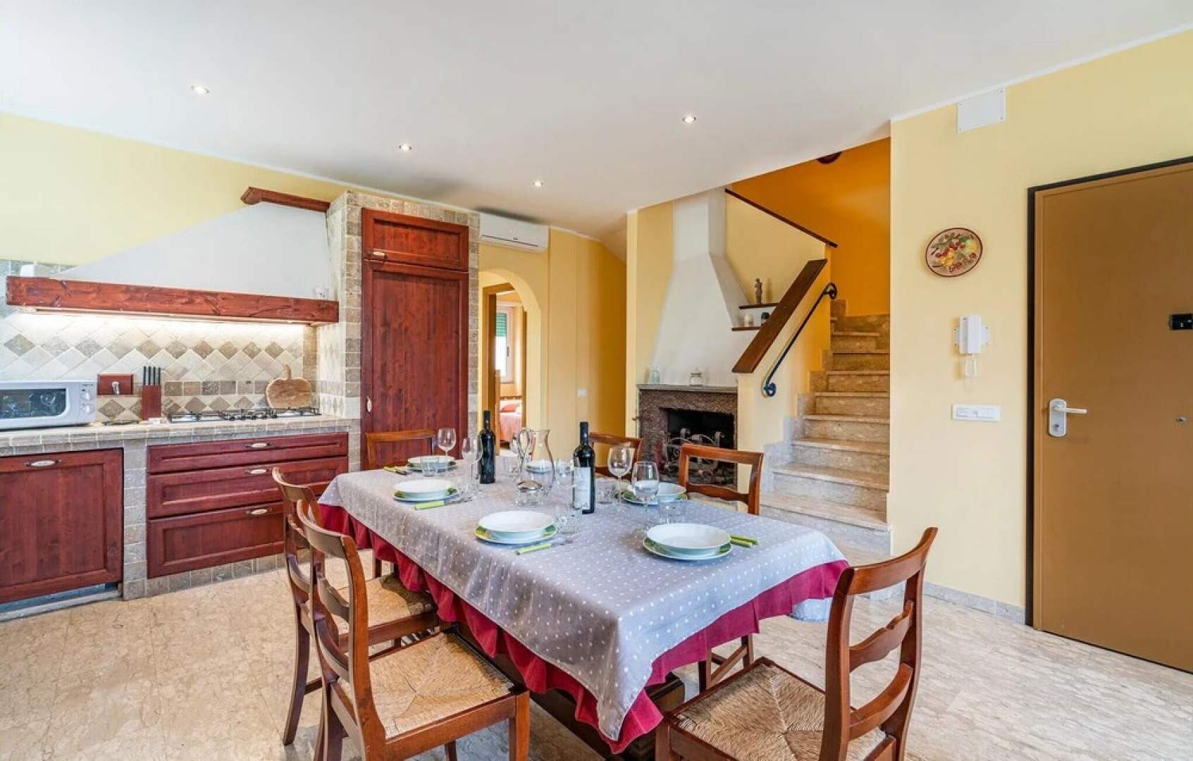 Beautiful Home in Torvaianica With 5 Bedrooms and Outdoor Swimming Pool