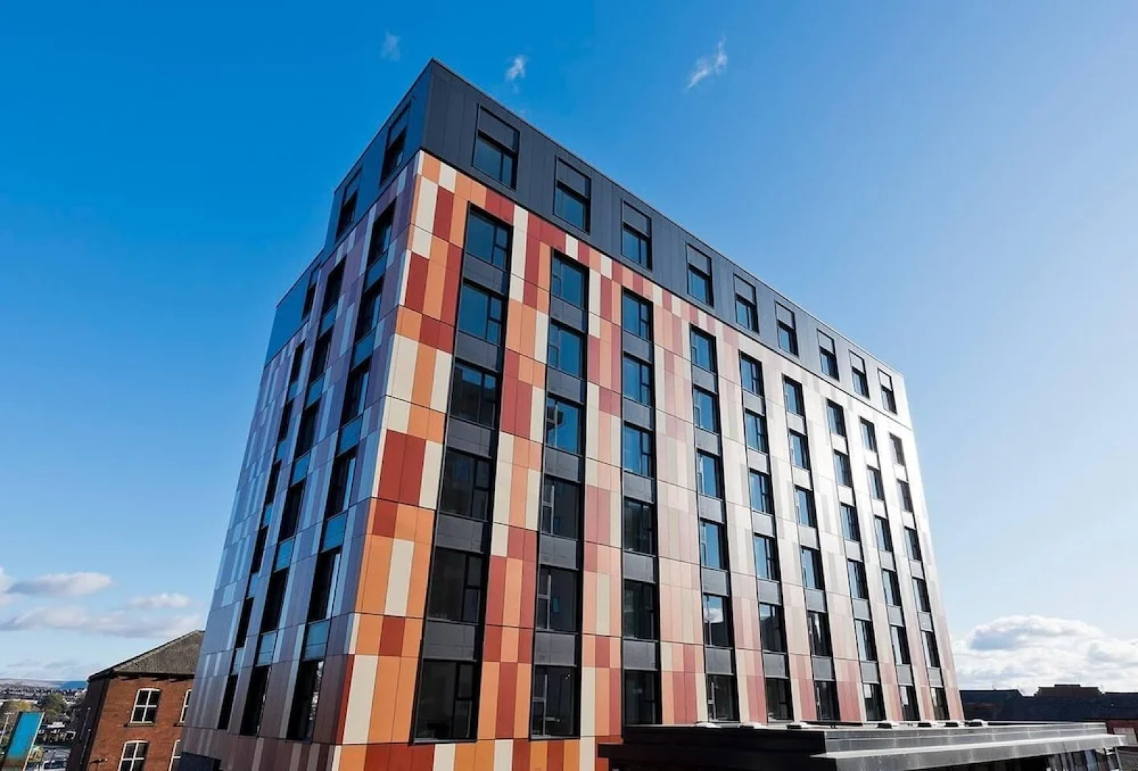 Spacious studio apartment in the heart of Oldham