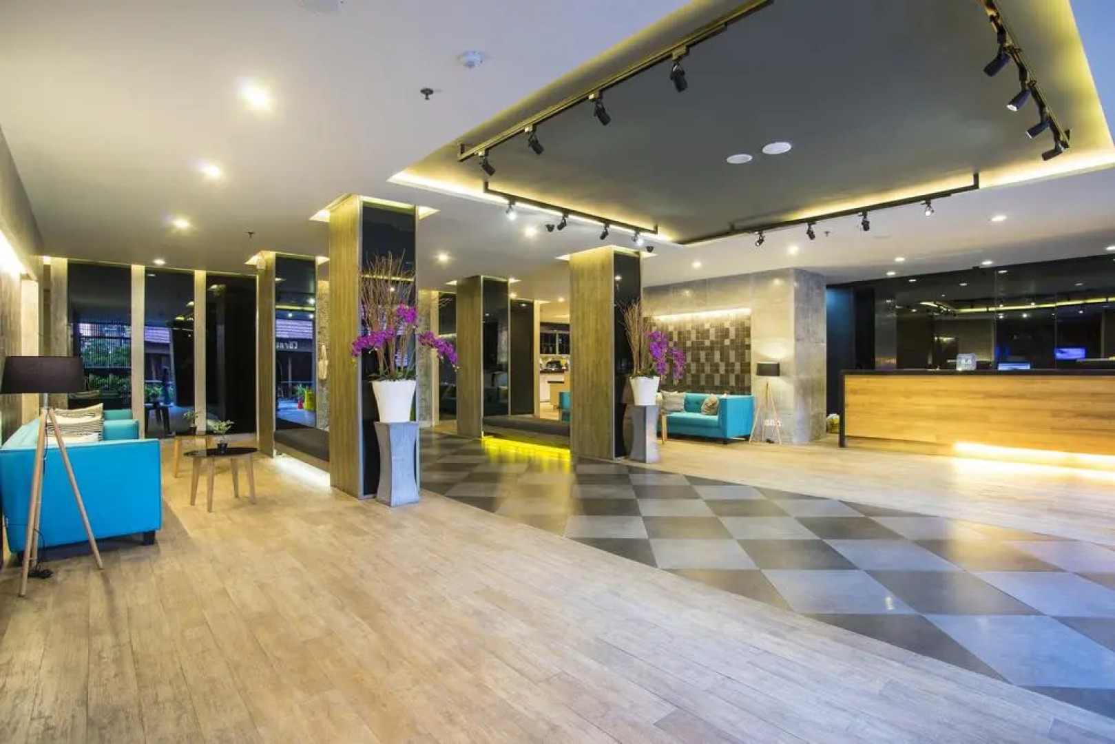 Отель Sevn Legian