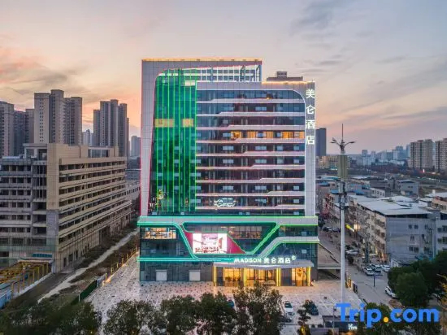 Madison Hotel Tianmen Wanda Plaza