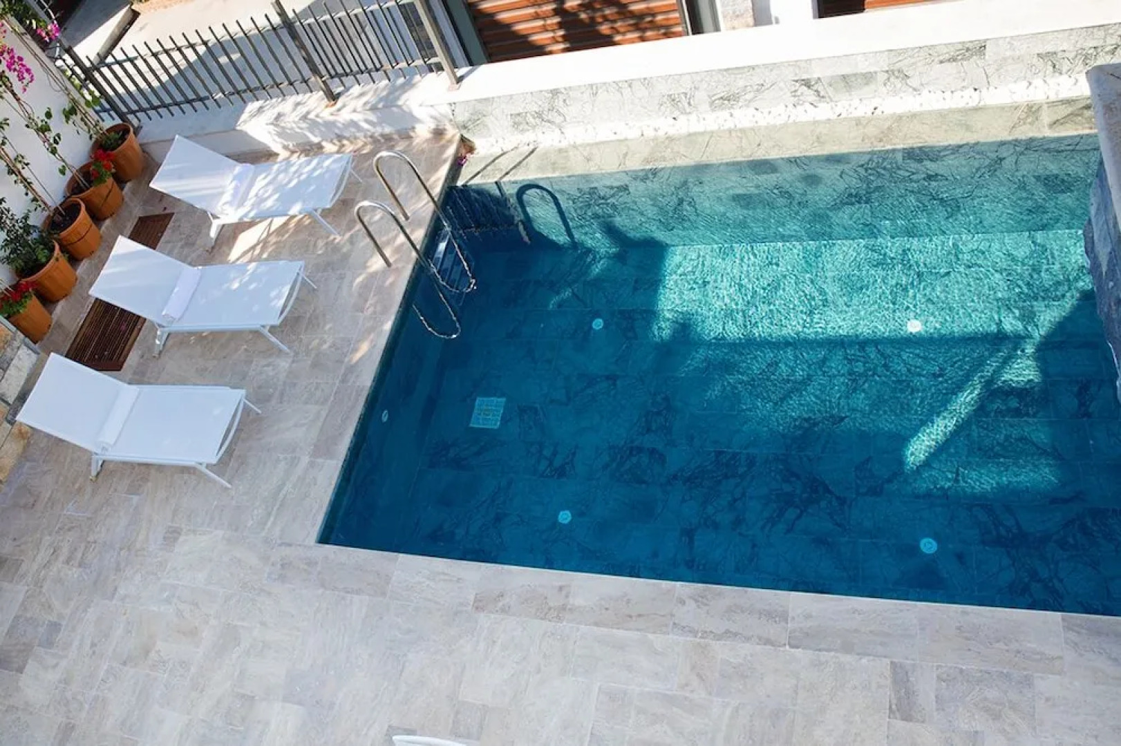 Important Group Villa Hills