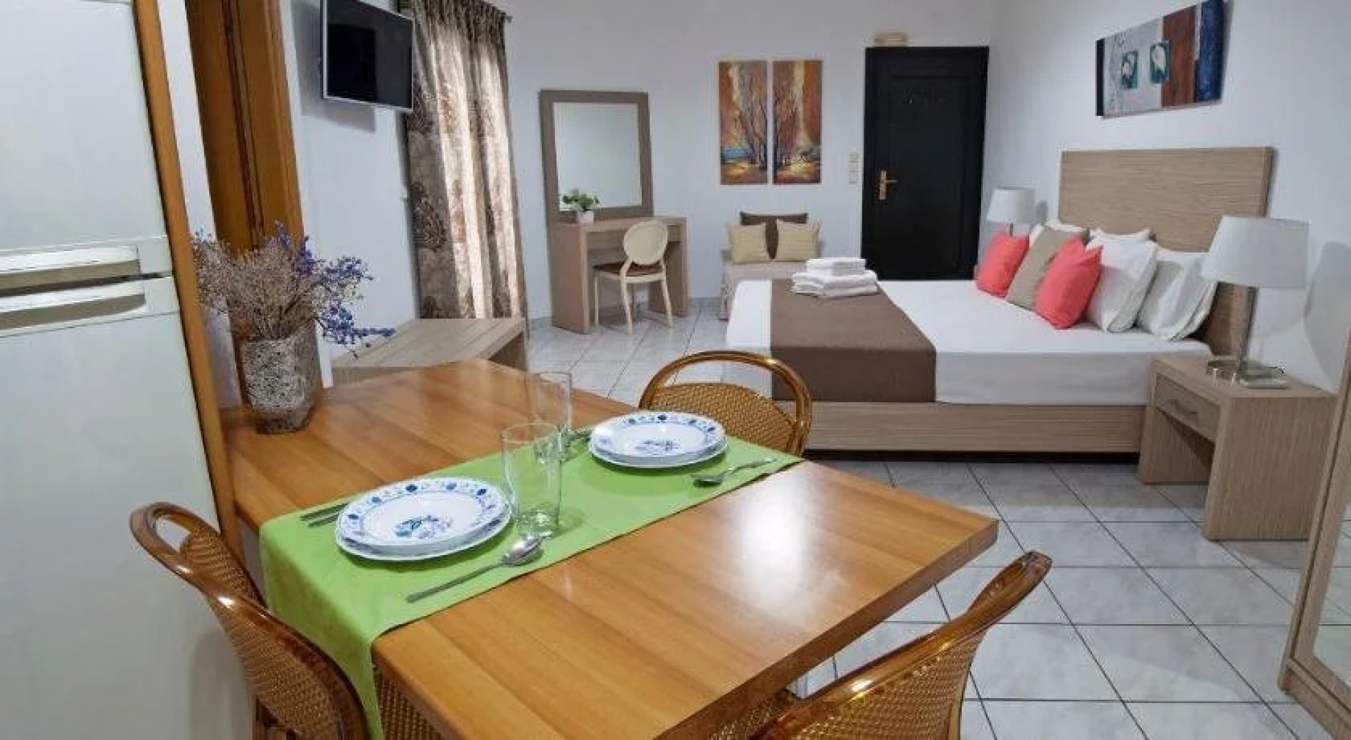 Minos Apartments & Studios