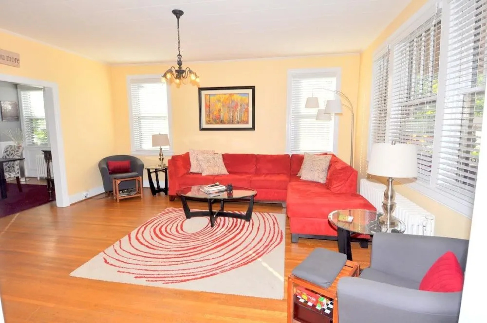 Aunt Beas Bungalow - Right in Town!