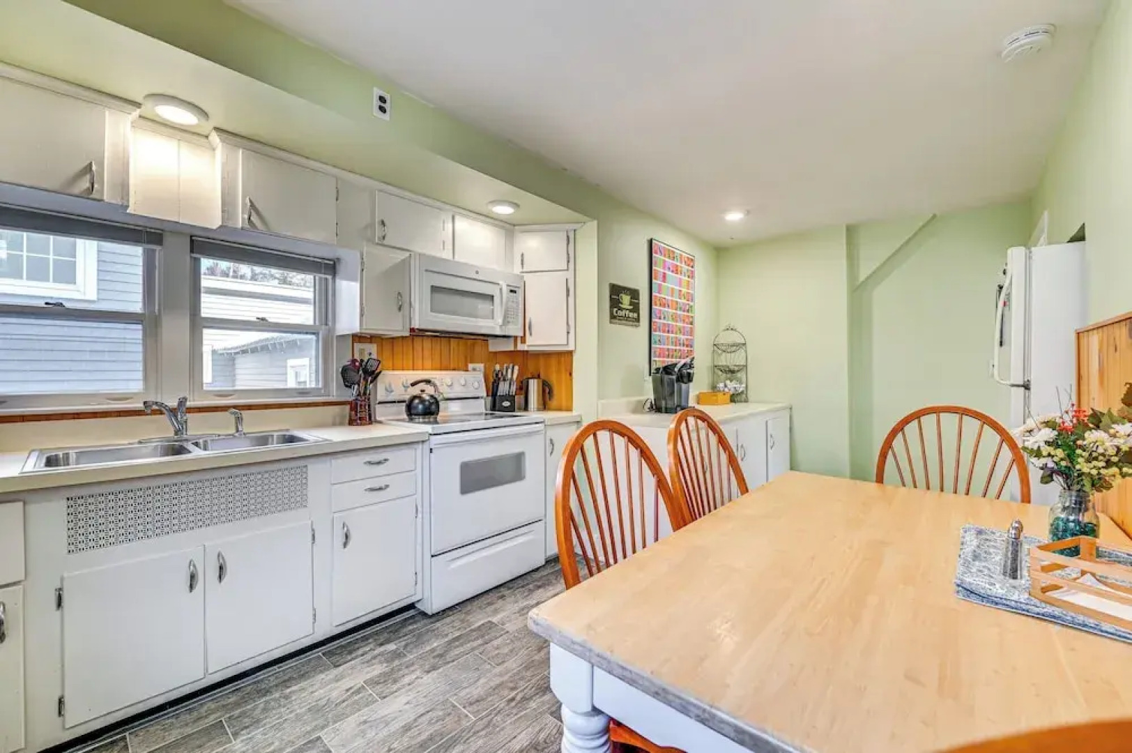 Walk to Town & River: Cozy North Creek Cottage