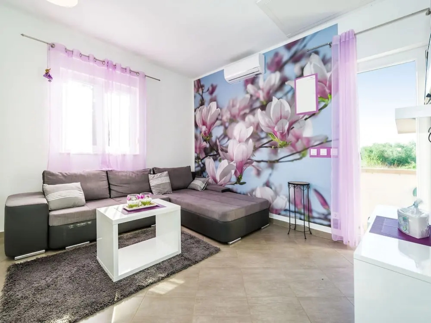 Charming Detached House With Beautiful Private Garden, 300m From the sea