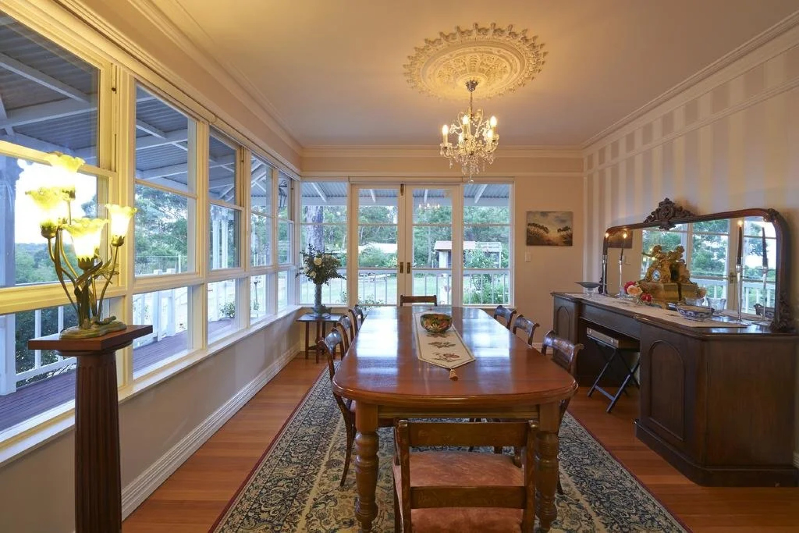 Karri House. Eat - Stay - Love