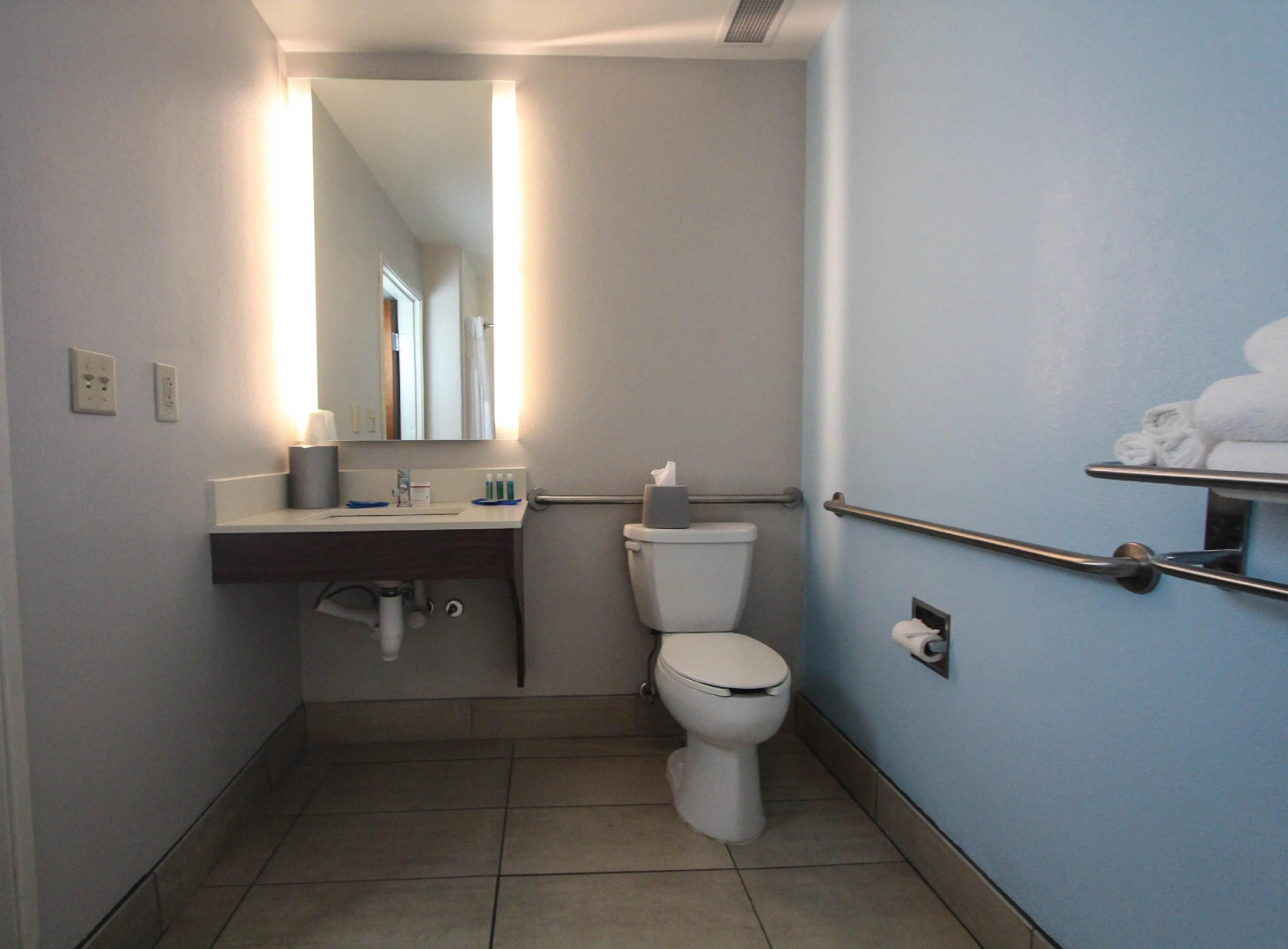 Holiday Inn Express Hotel & Suites Charleston-North by IHG